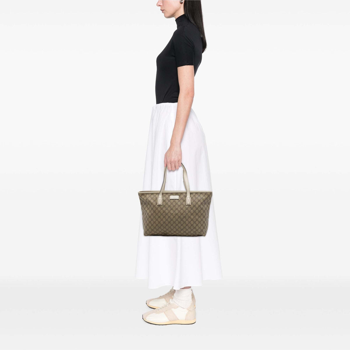 Gucci Medium GG Supreme Tote — Beige