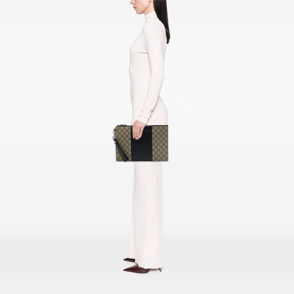 Gucci GG Supreme Wristlet Zip Pouch — Beige
