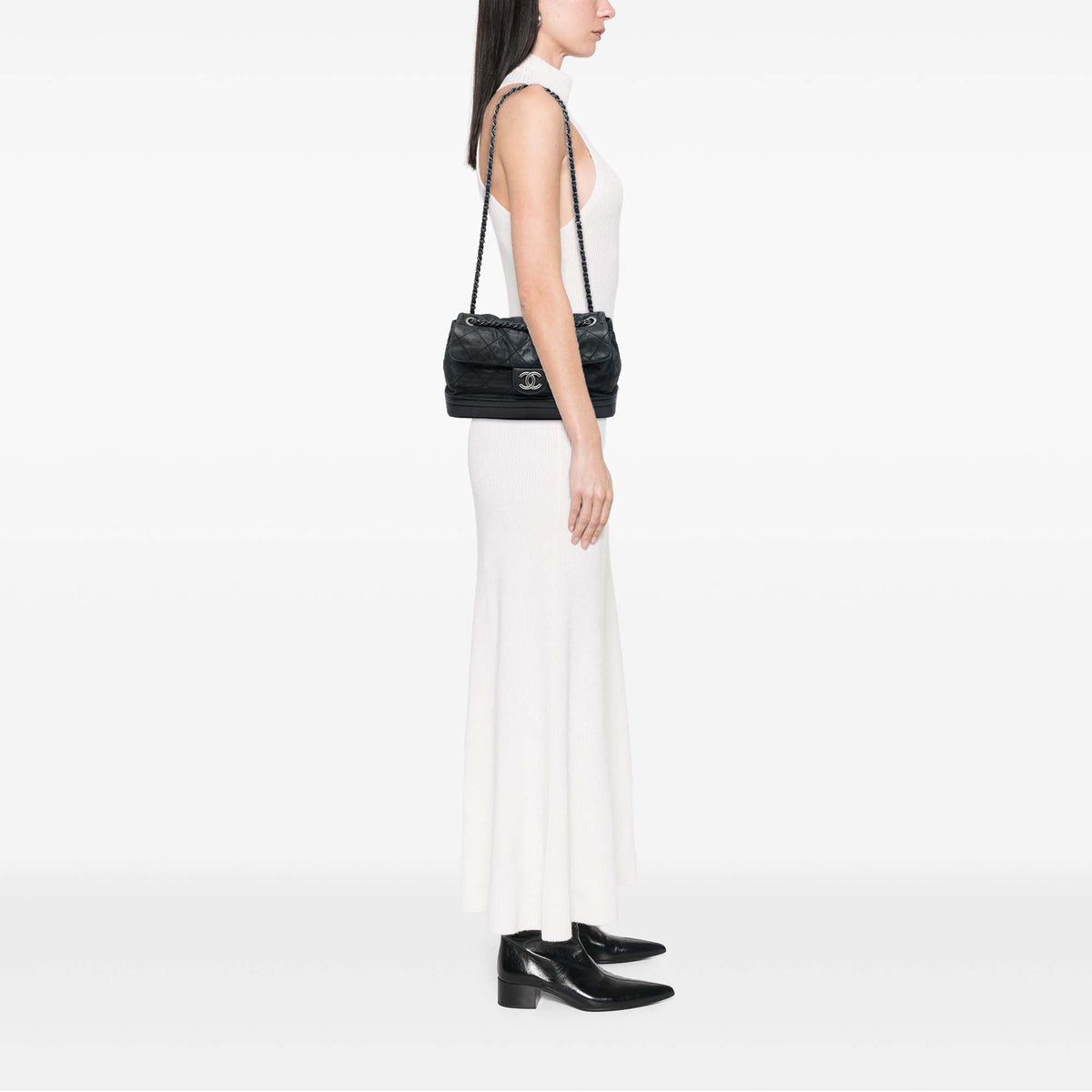 Chanel Quilted Iridescent Calfskin VIP Flap — Black