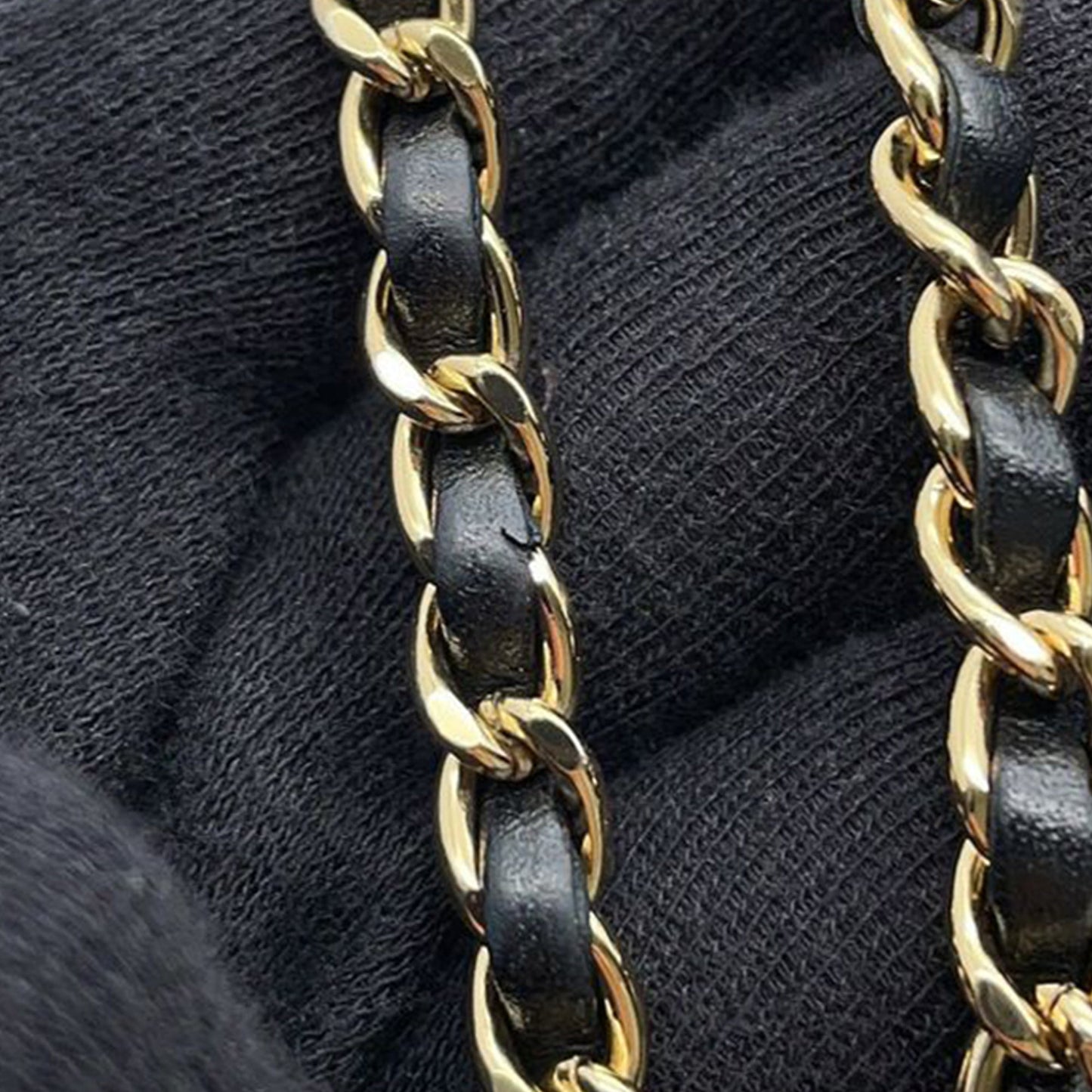 Chanel CC Quilted Patent Round Vanity Clutch With Chain