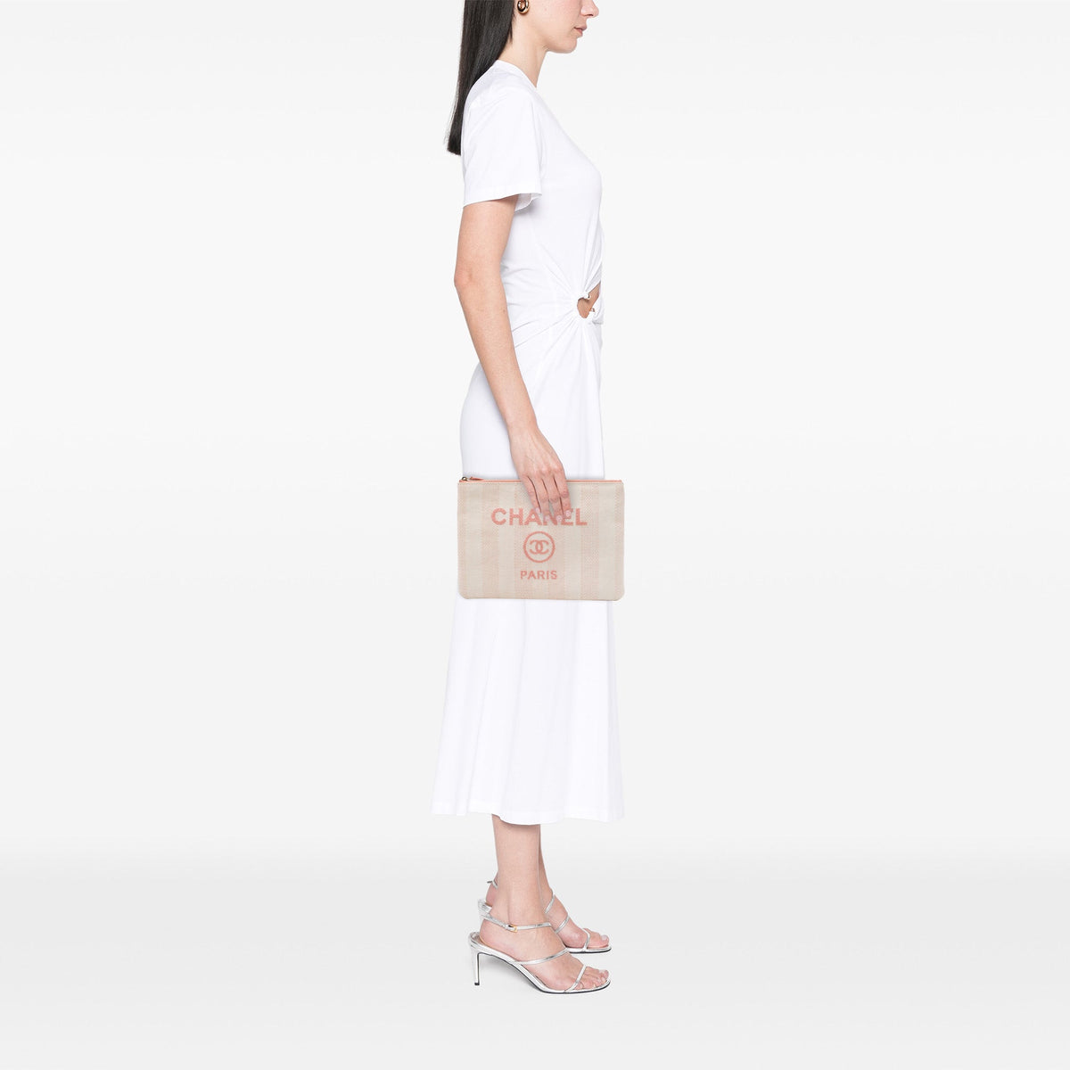 Chanel Medium Raffia Deauville O Case Clutch — Beige