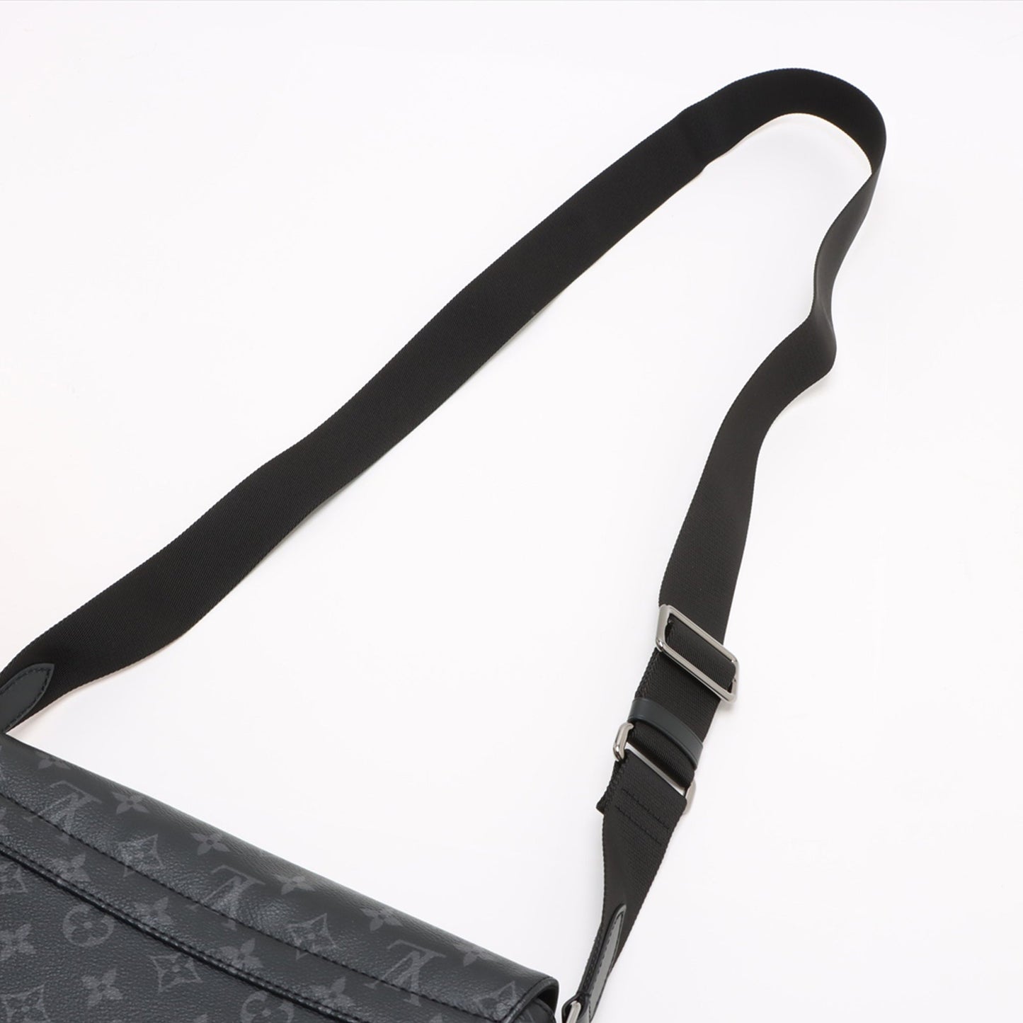 Louis Vuitton Monogram Eclipse District PM
