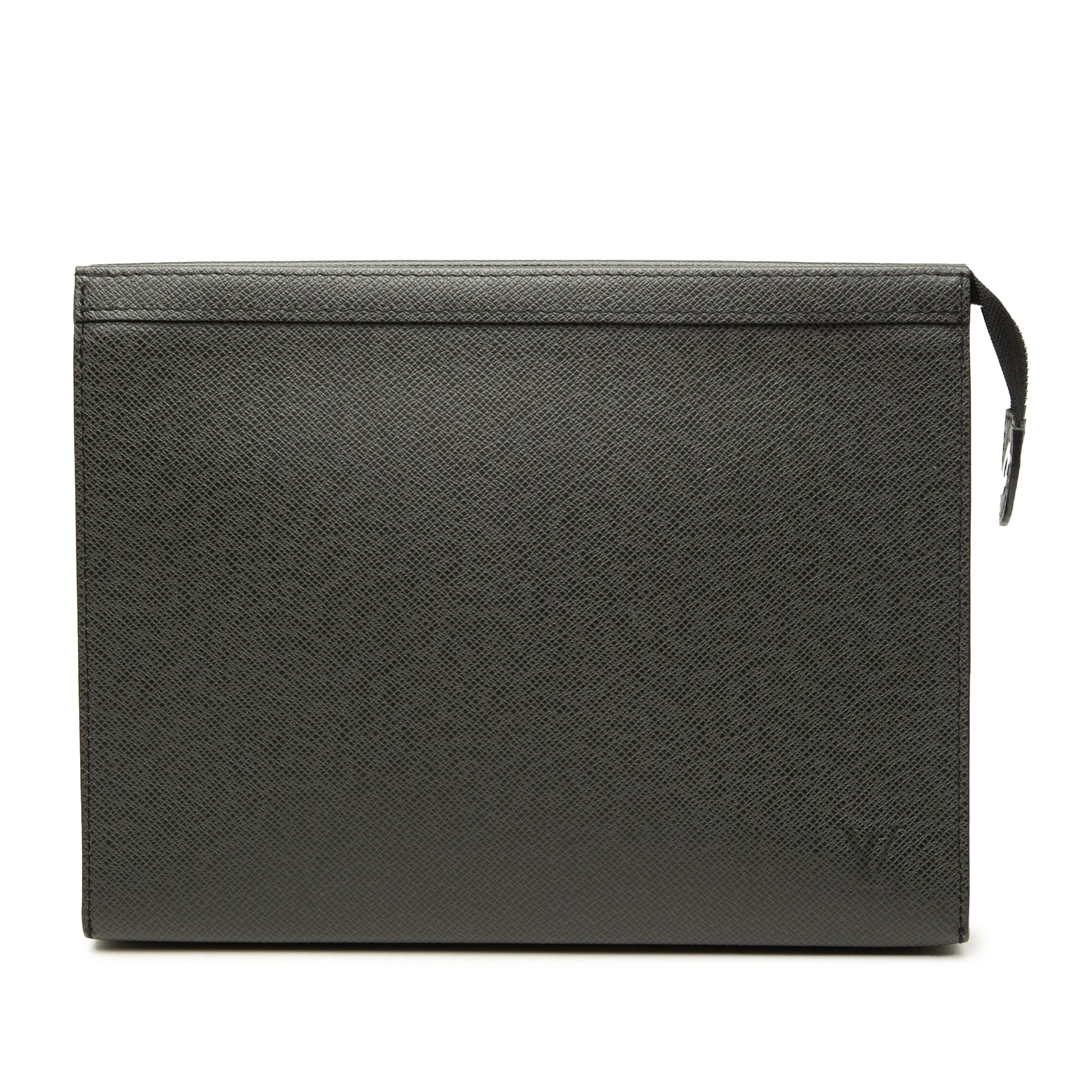 Louis Vuitton Taiga Pochette Voyage MM