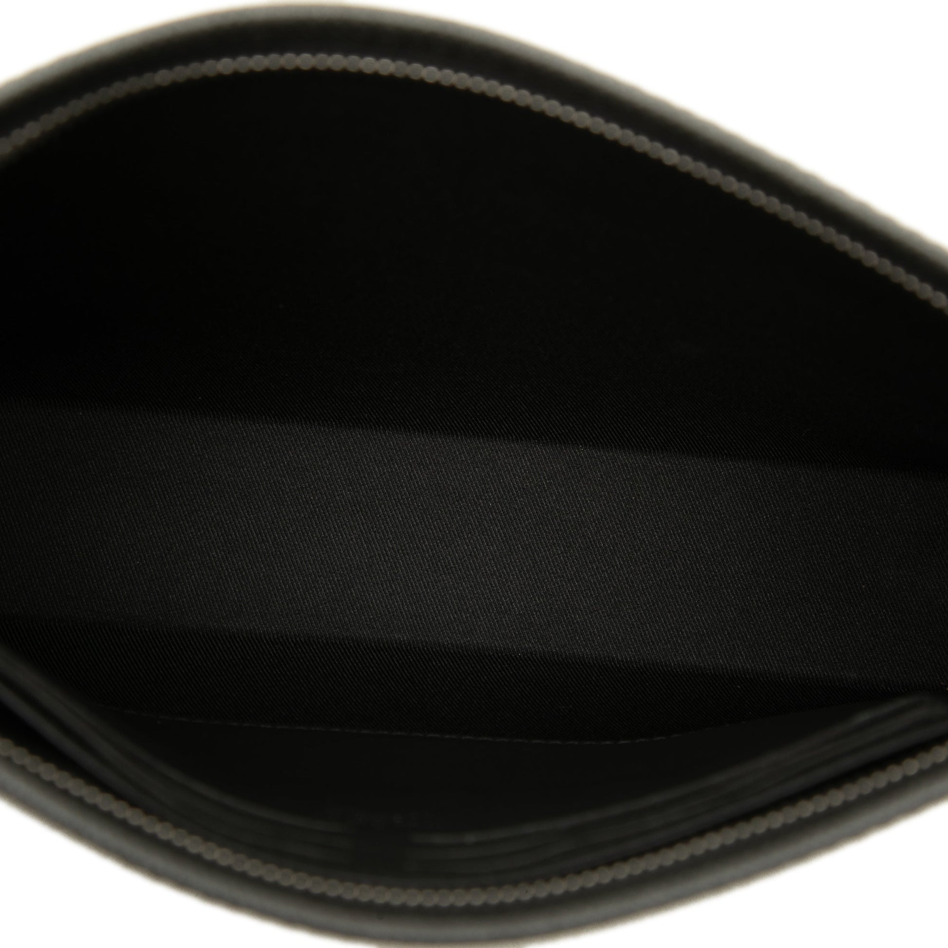 Louis Vuitton Taiga Pochette Voyage MM