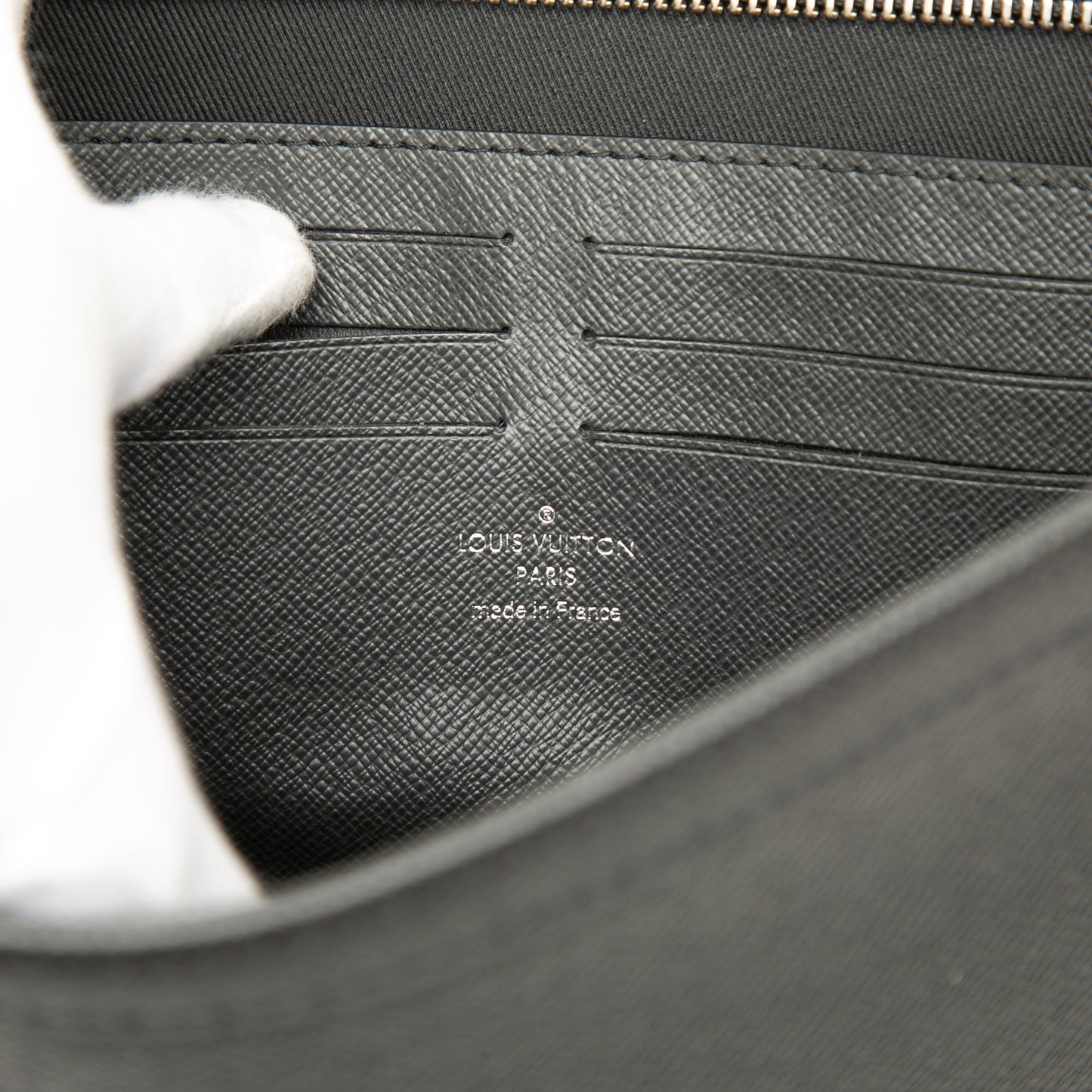 Louis Vuitton Taiga Pochette Voyage MM