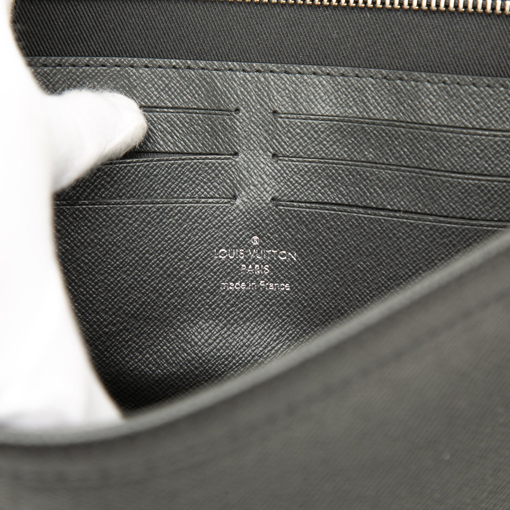 Louis Vuitton Taiga Pochette Voyage MM
