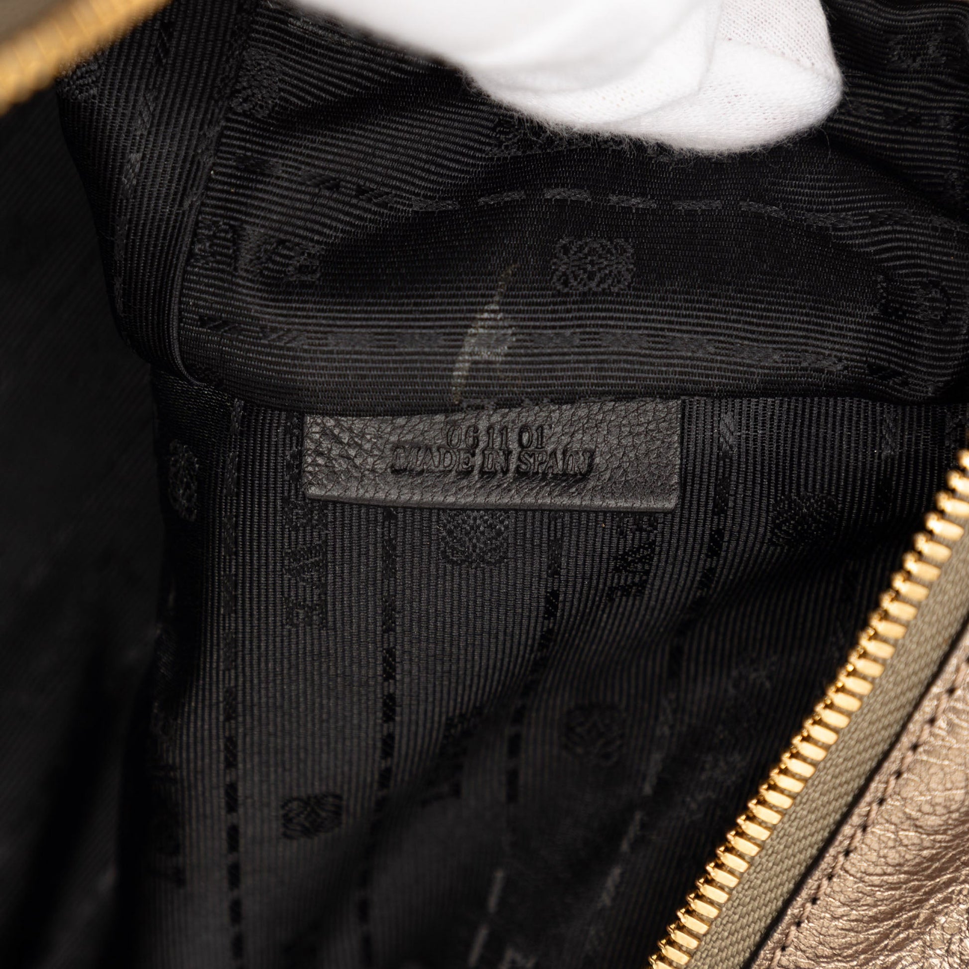 LOEWE Metallic Goatskin Amazona 36
