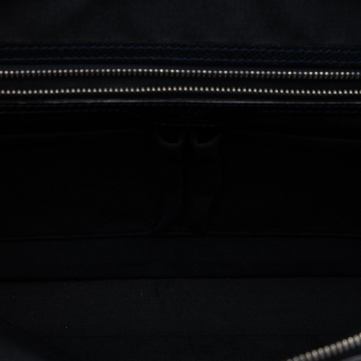 Louis Vuitton Taiga Vassili PM