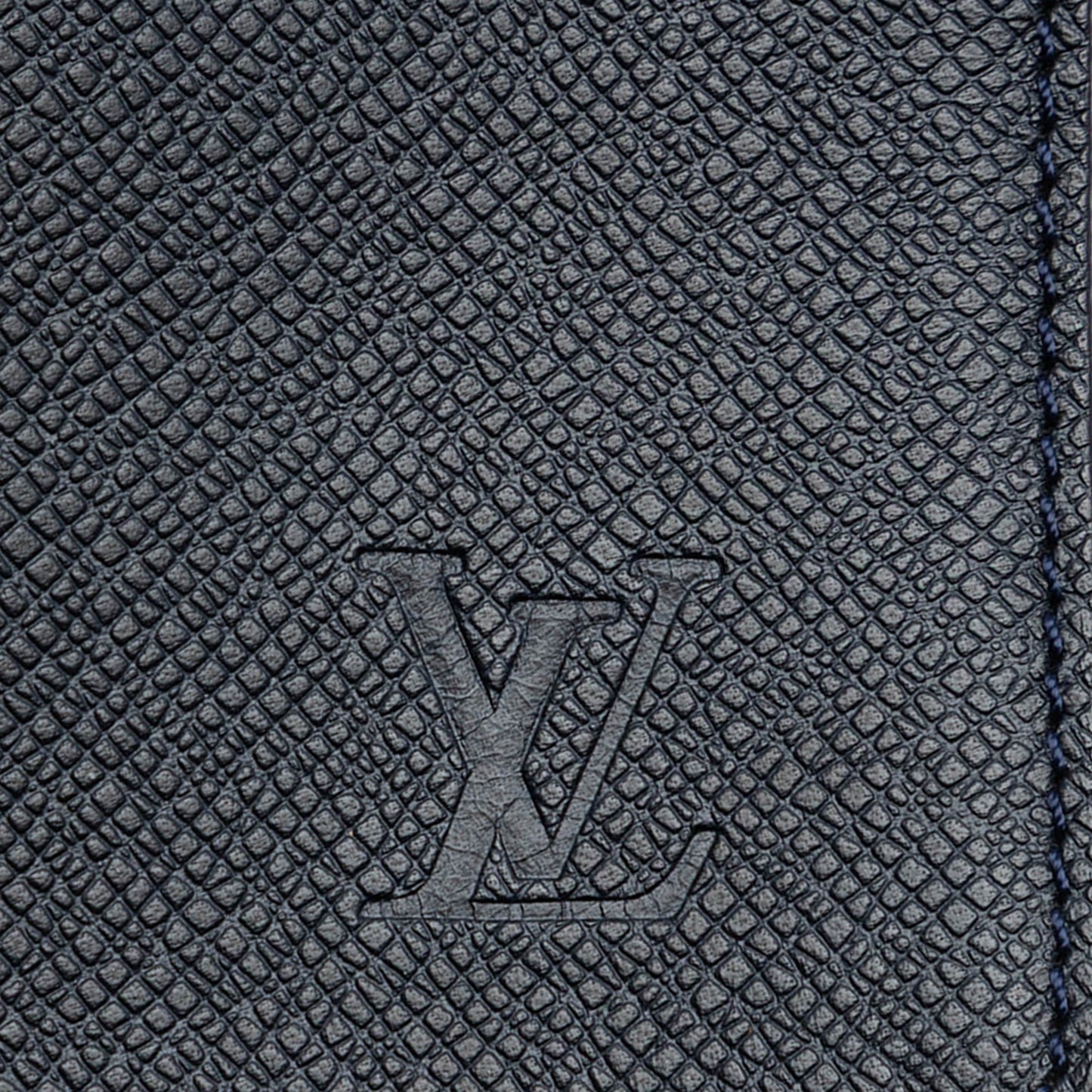 Louis Vuitton Taiga Vassili PM