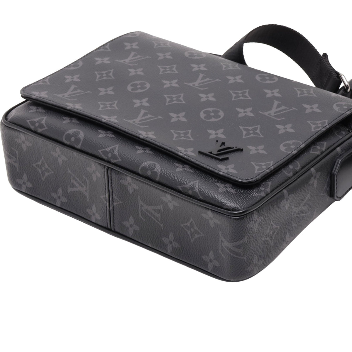 Louis Vuitton Monogram Eclipse District PM