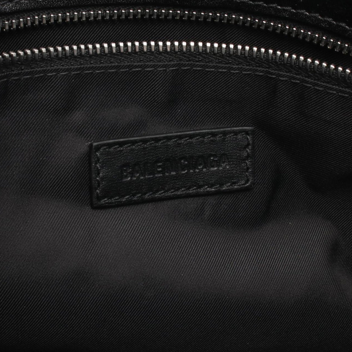Balenciaga Medium Leather Grungy Messenger Bag — Black