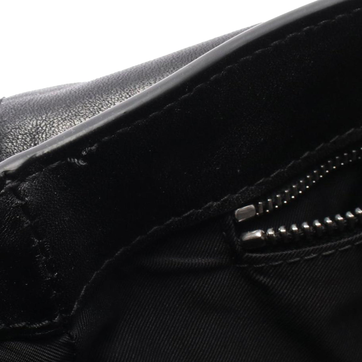 Balenciaga Medium Leather Grungy Messenger Bag — Black