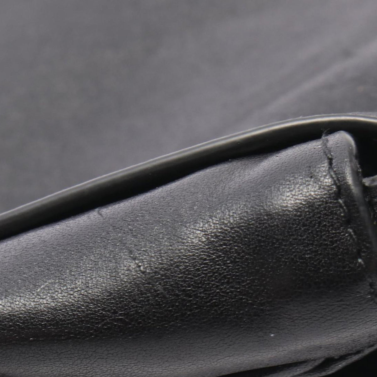 Balenciaga Medium Leather Grungy Messenger Bag — Black