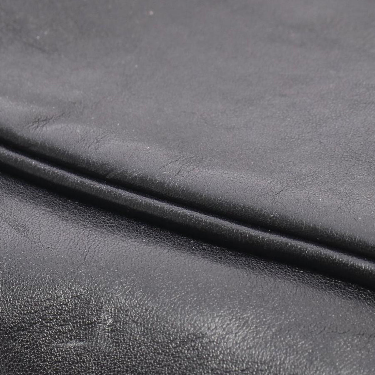 Balenciaga Medium Leather Grungy Messenger Bag — Black