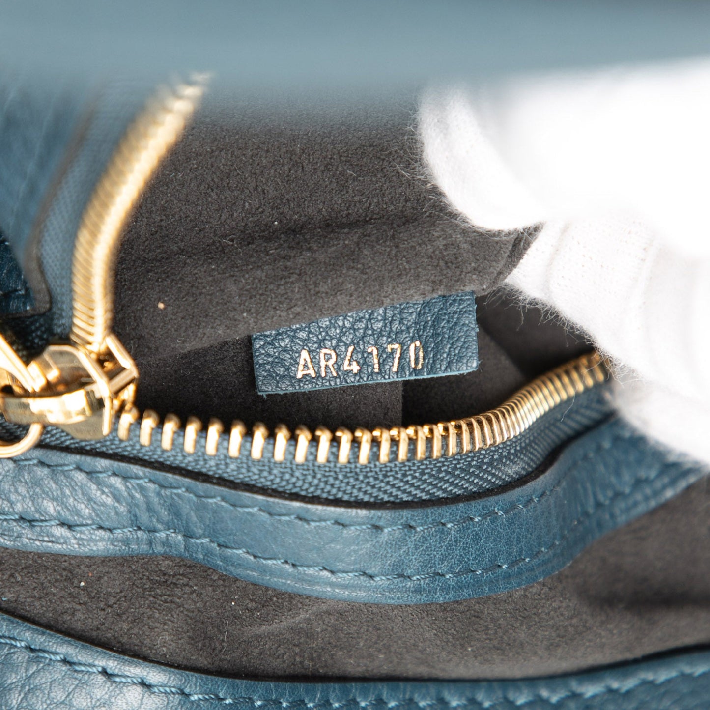 Louis Vuitton Monogram Mahina Cirrus MM