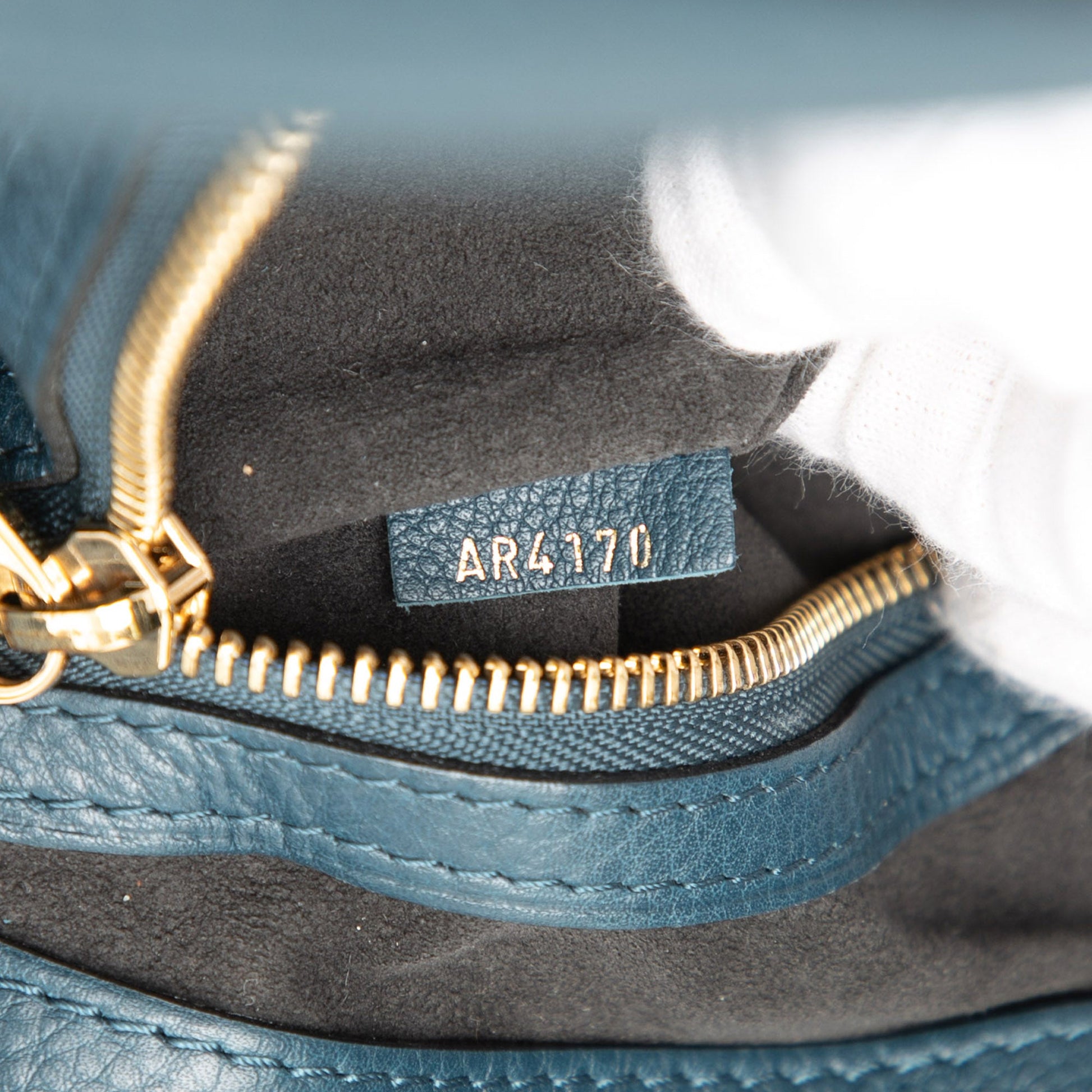 Louis Vuitton Monogram Mahina Cirrus MM