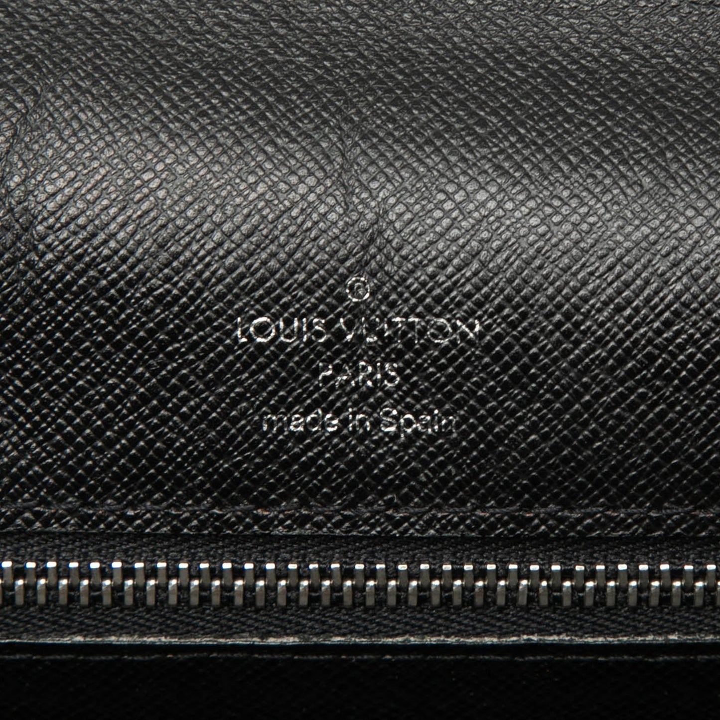 Louis Vuitton Taiga Selenga