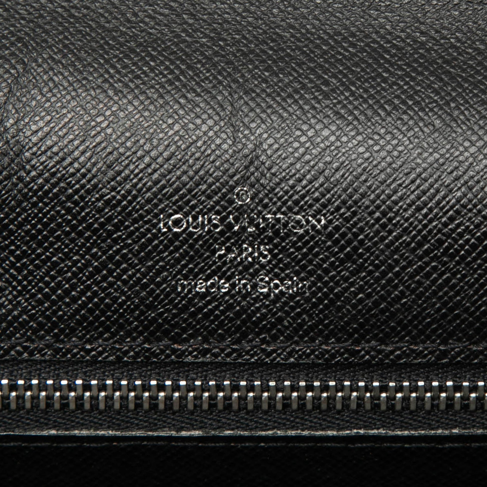 Louis Vuitton Taiga Selenga