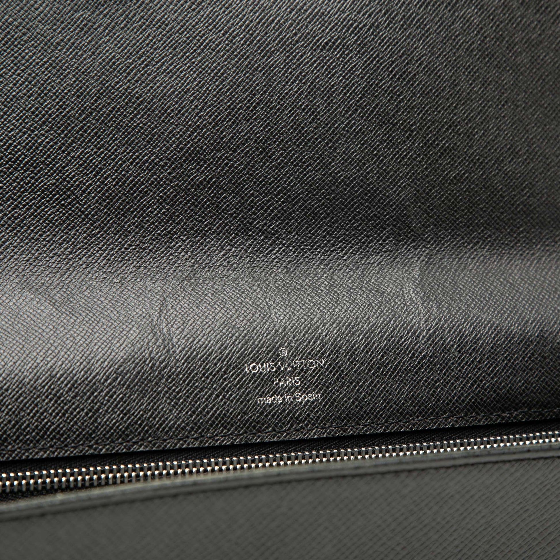 Louis Vuitton Taiga Selenga