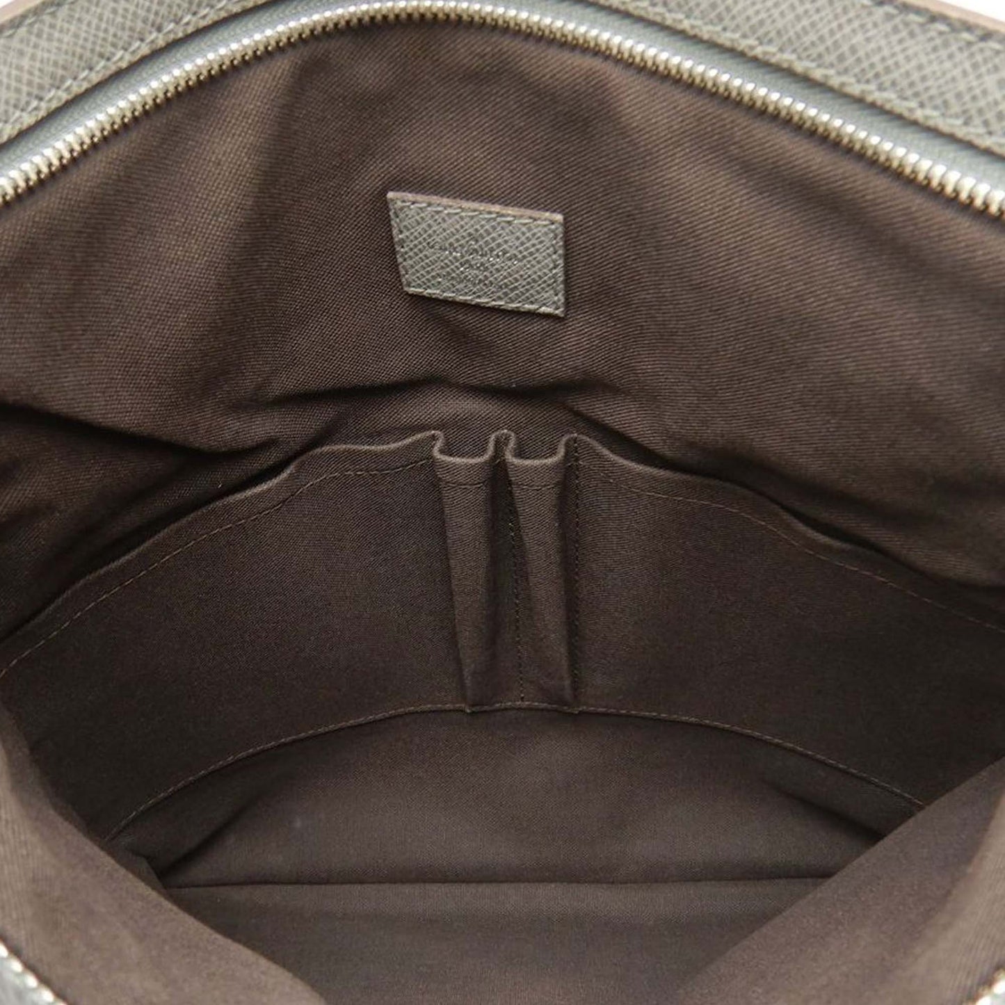 Louis Vuitton Taiga Sasha