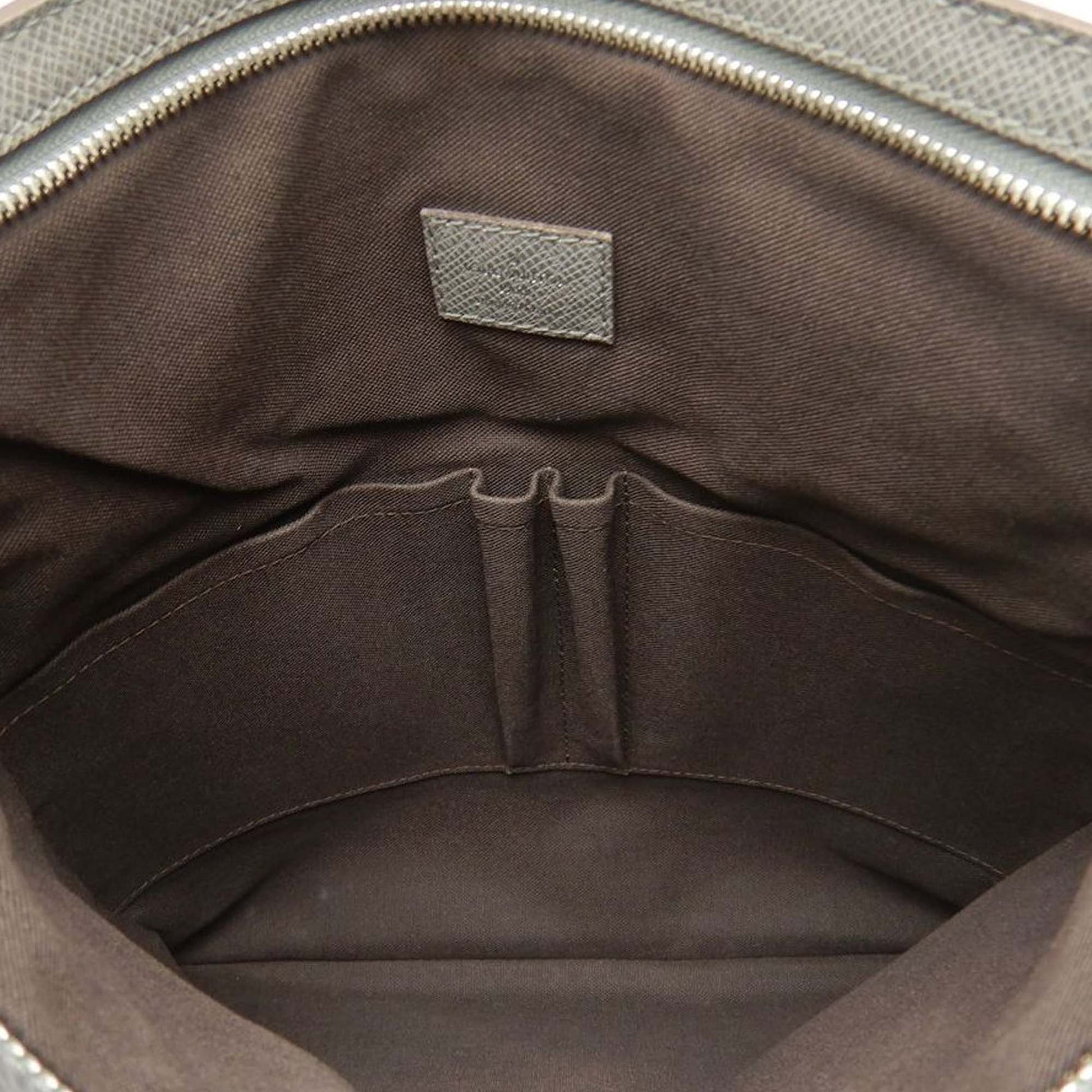 Louis Vuitton Taiga Sasha
