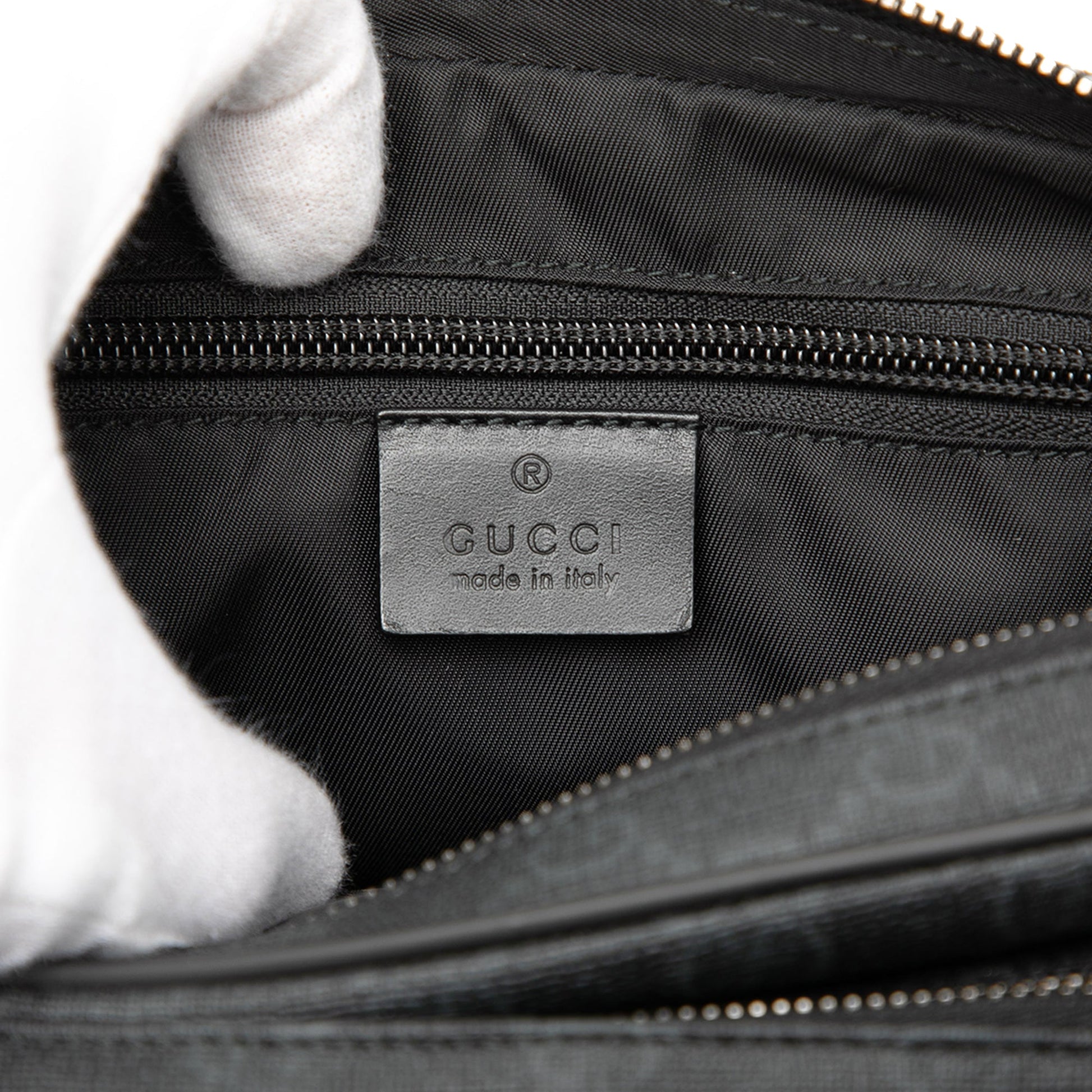 Gucci GG Supreme Clutch