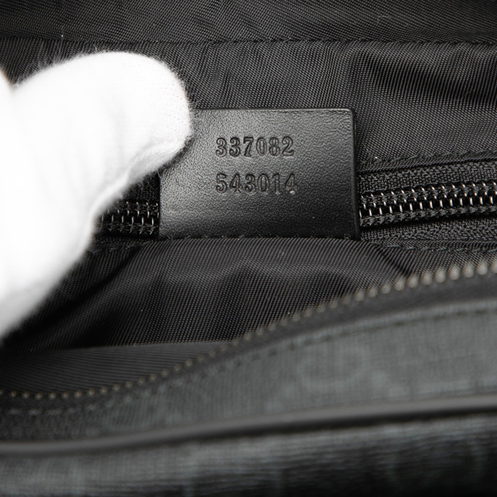 Gucci GG Supreme Clutch