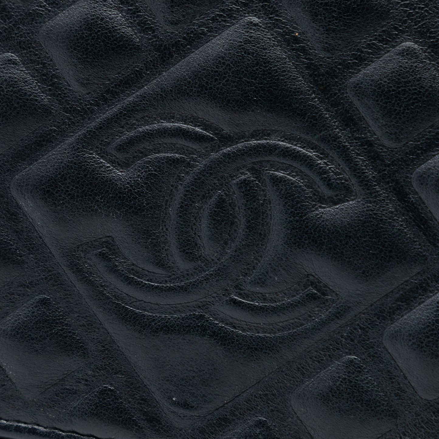 CC Embossed Lambskin Diamond Wallet On Chain