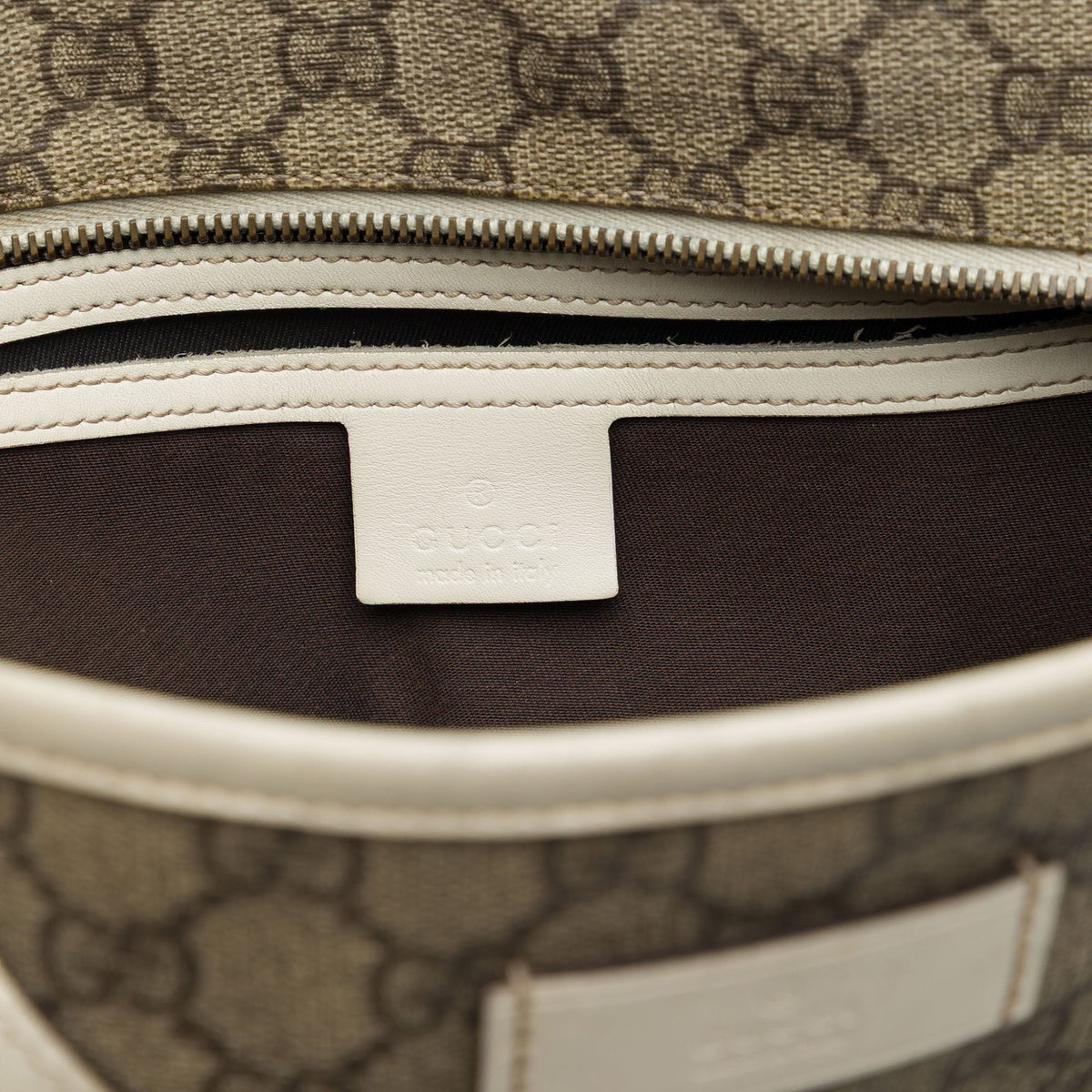 Gucci Medium GG Supreme Tote — Beige