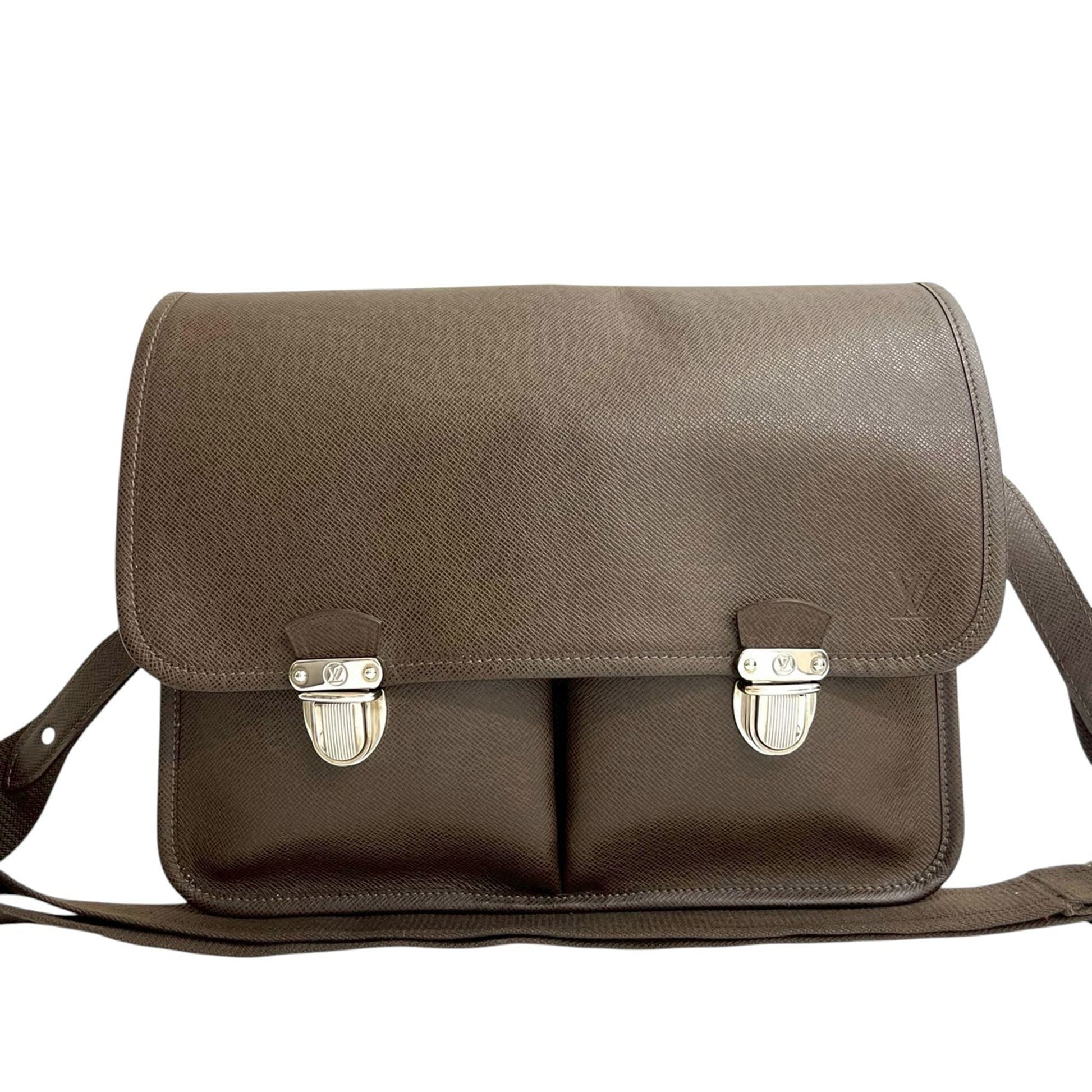 Louis Vuitton Taiga Alexei Messenger