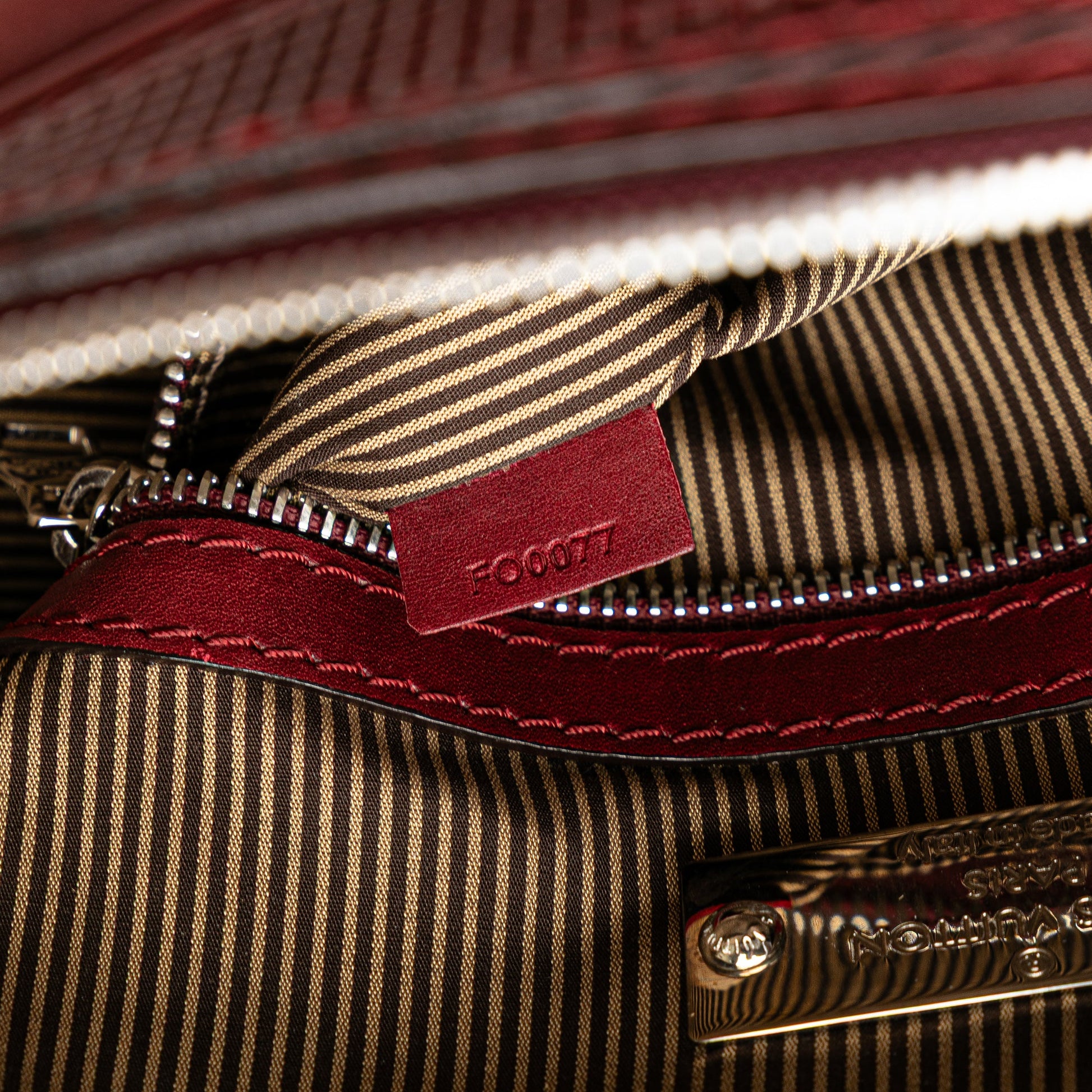 Louis Vuitton Cuir Bequia Porte Document Vertical Bag