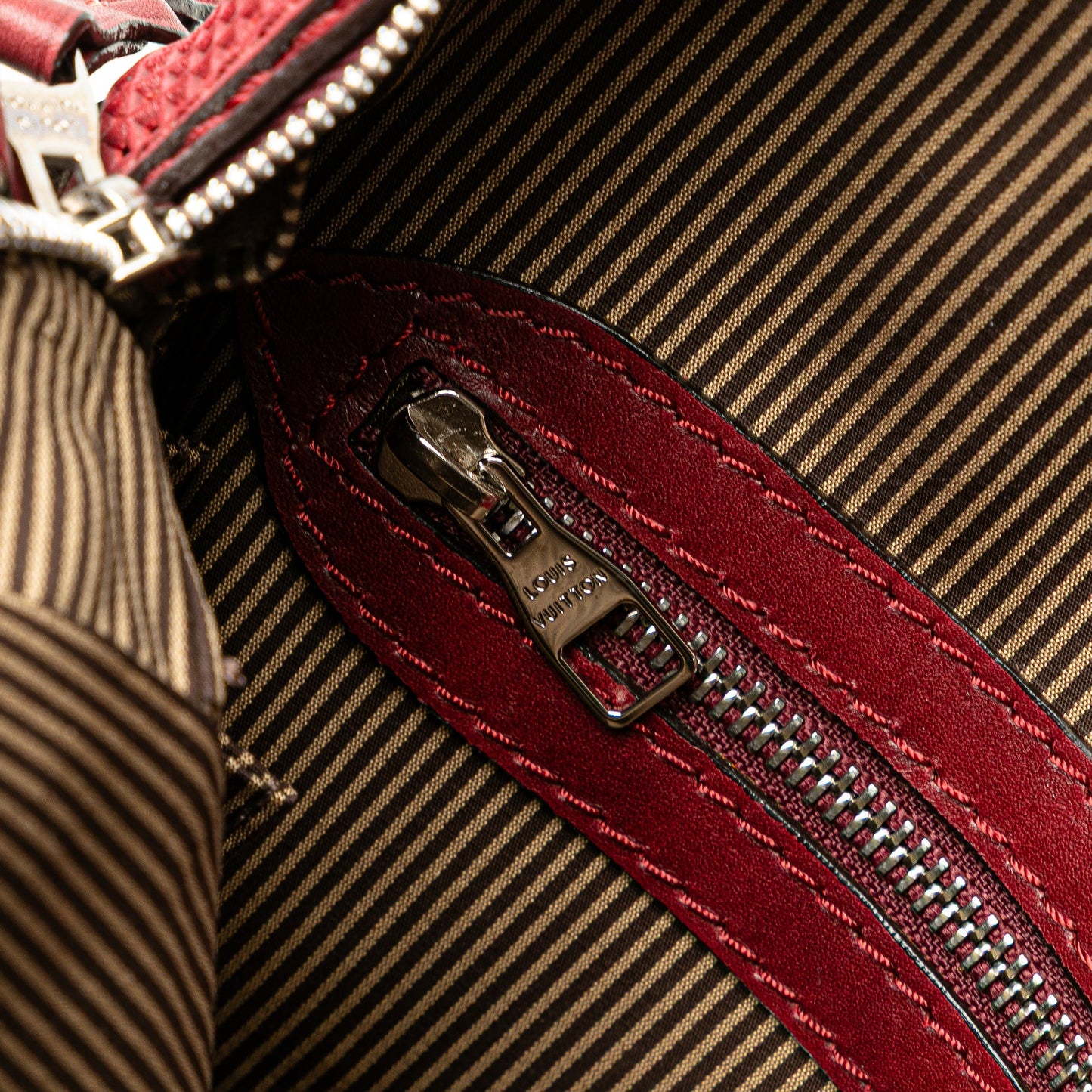 Louis Vuitton Cuir Bequia Porte Document Vertical Bag