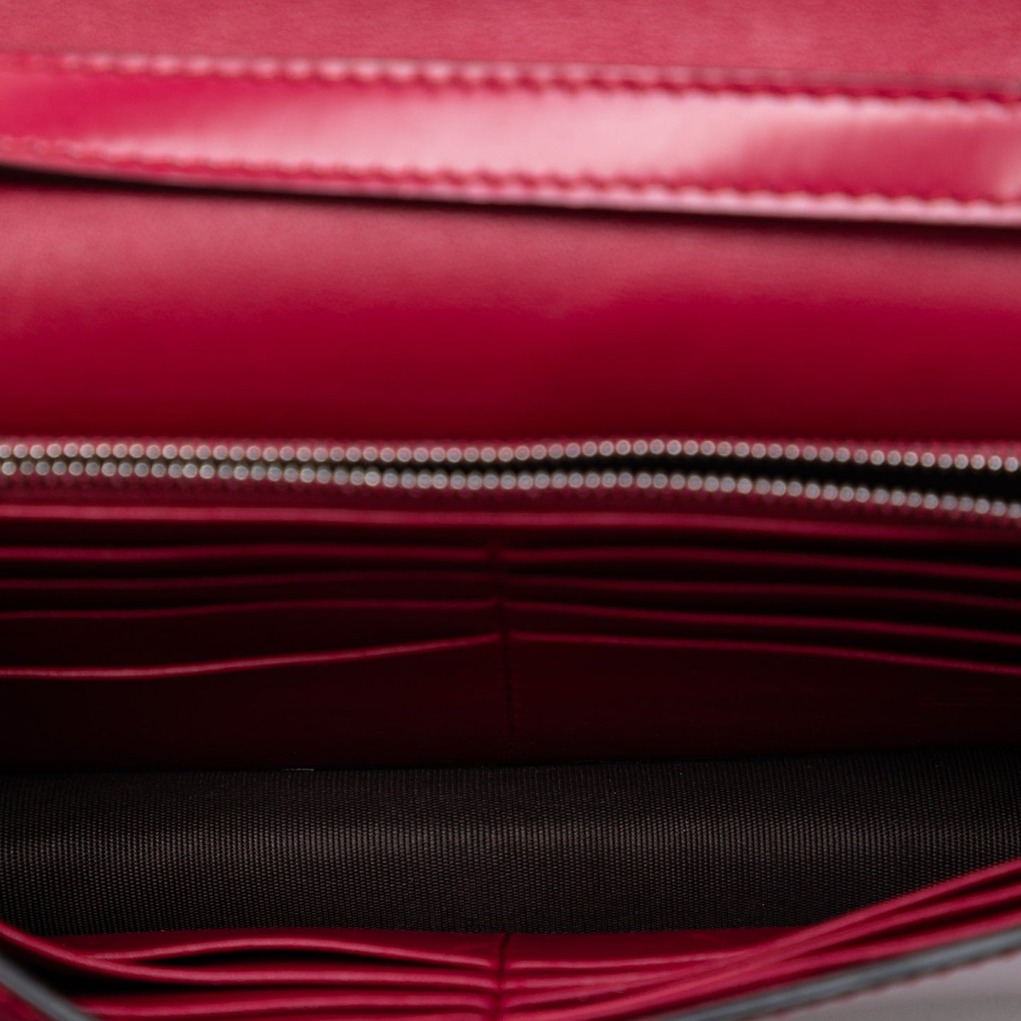 Leather Interlocking G Dollar Wallet On Chain