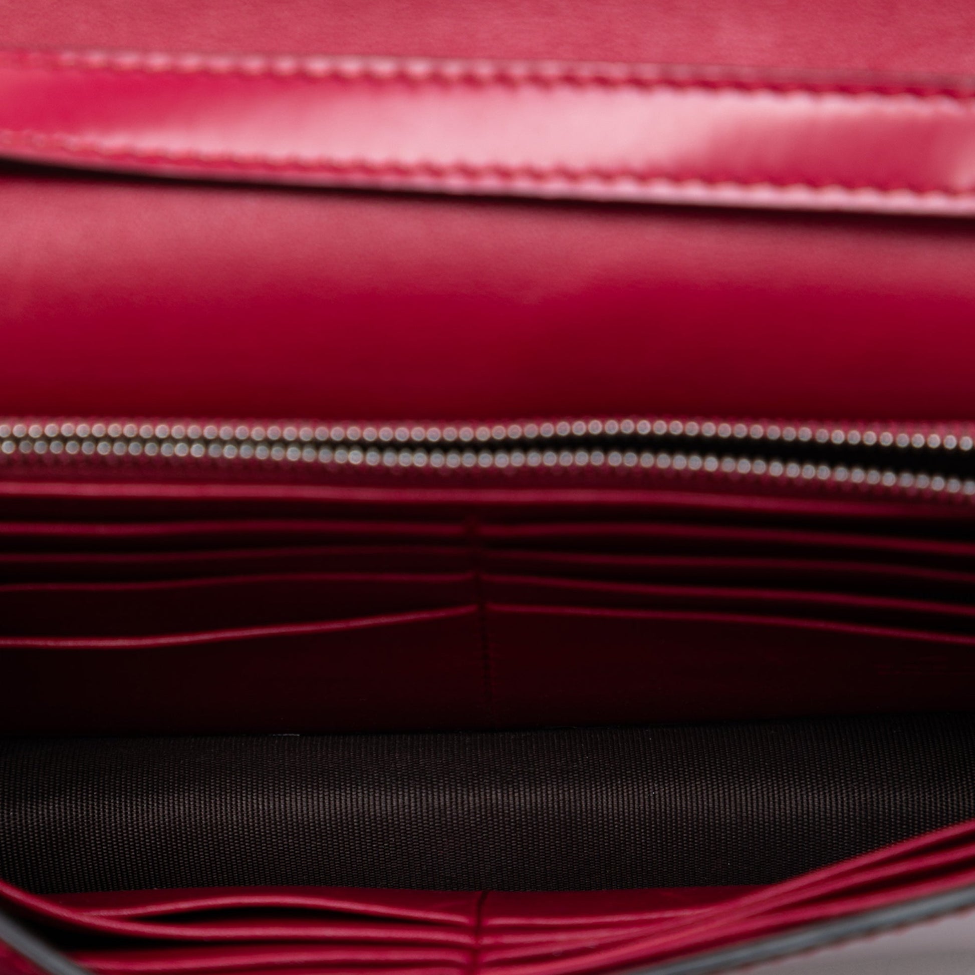 Leather Interlocking G Dollar Wallet On Chain