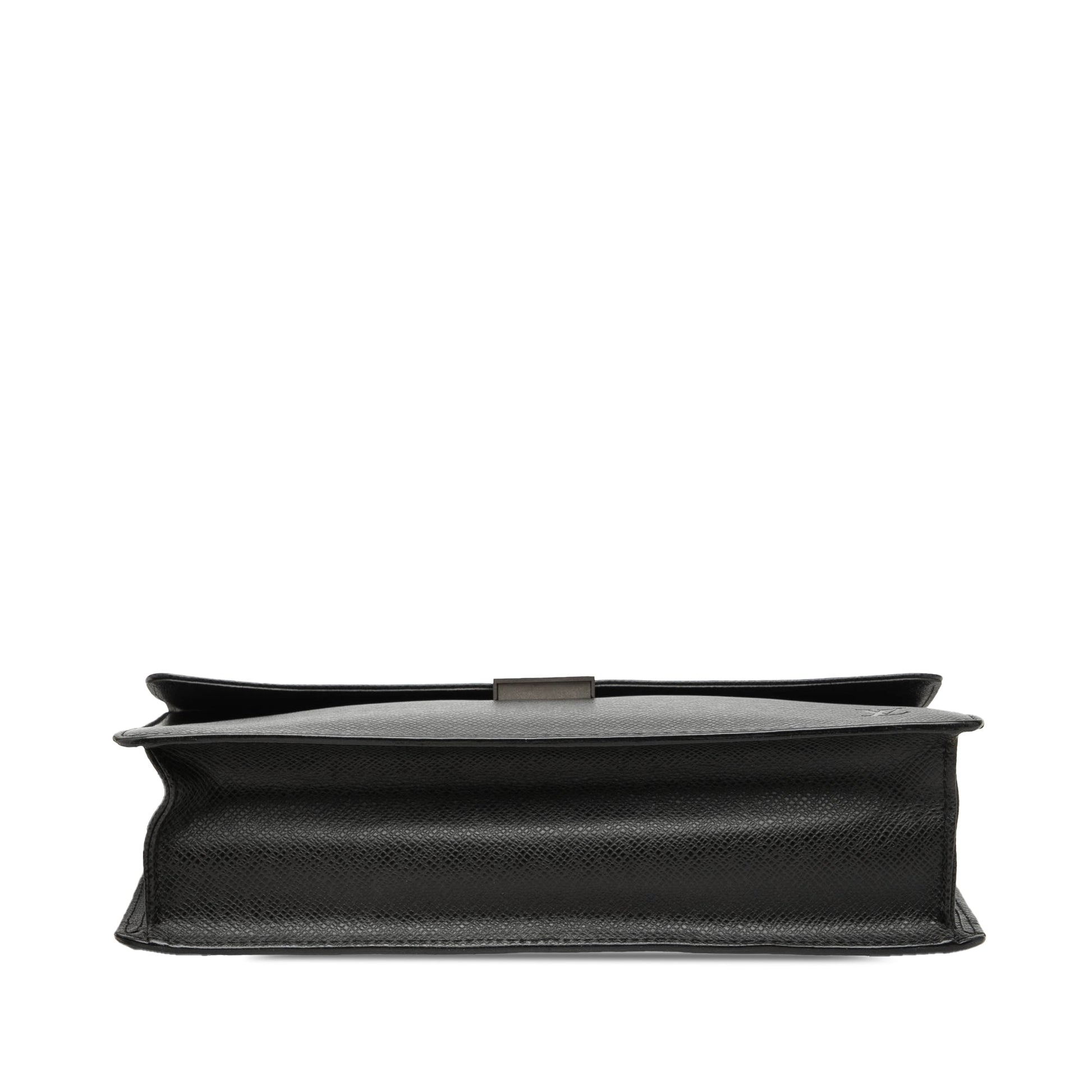 Louis Vuitton Taiga Selenga