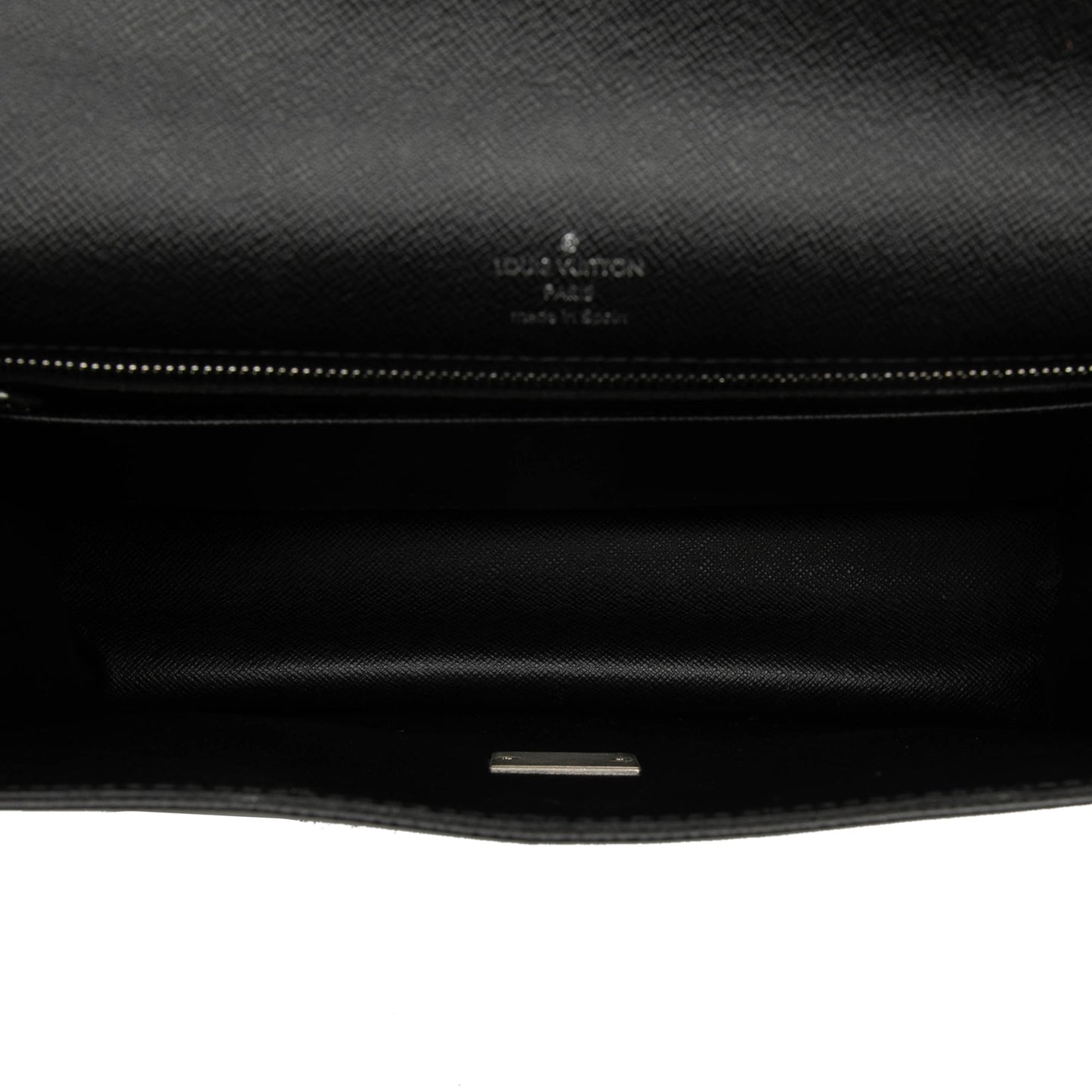 Louis Vuitton Taiga Selenga