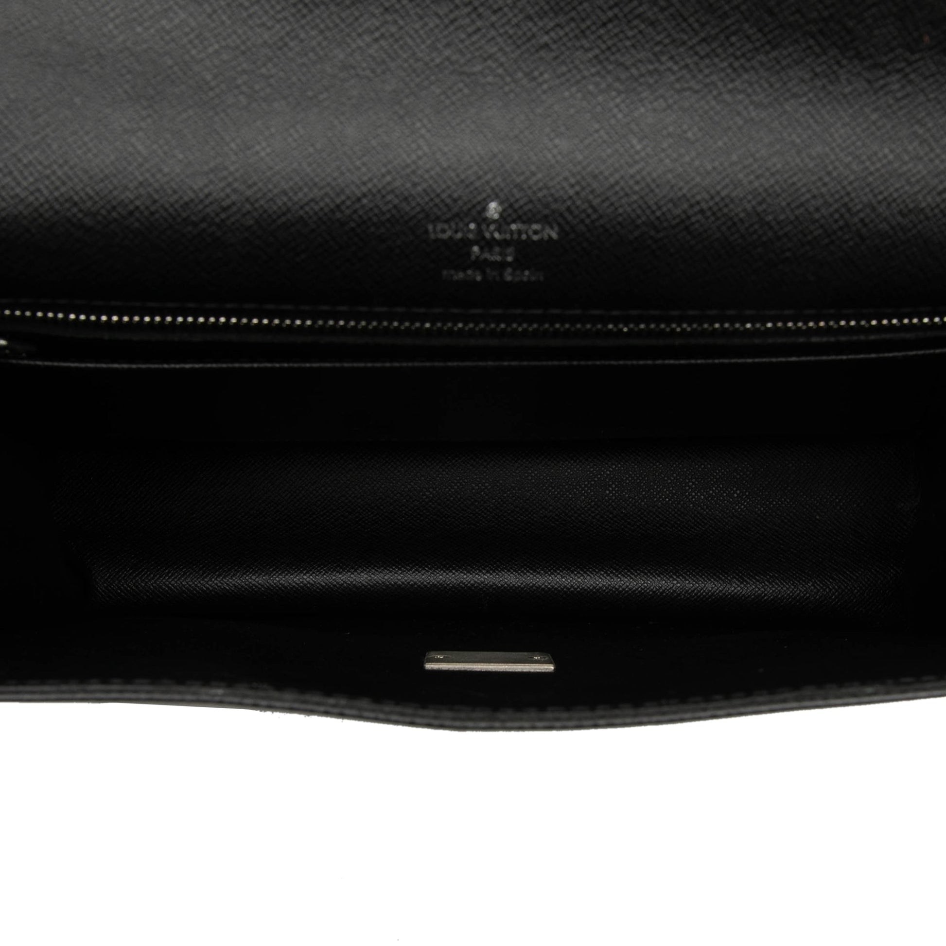 Louis Vuitton Taiga Selenga
