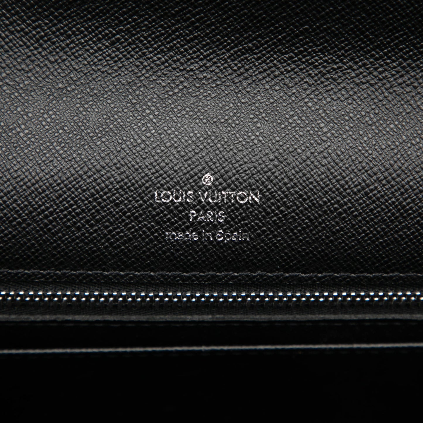 Louis Vuitton Taiga Selenga