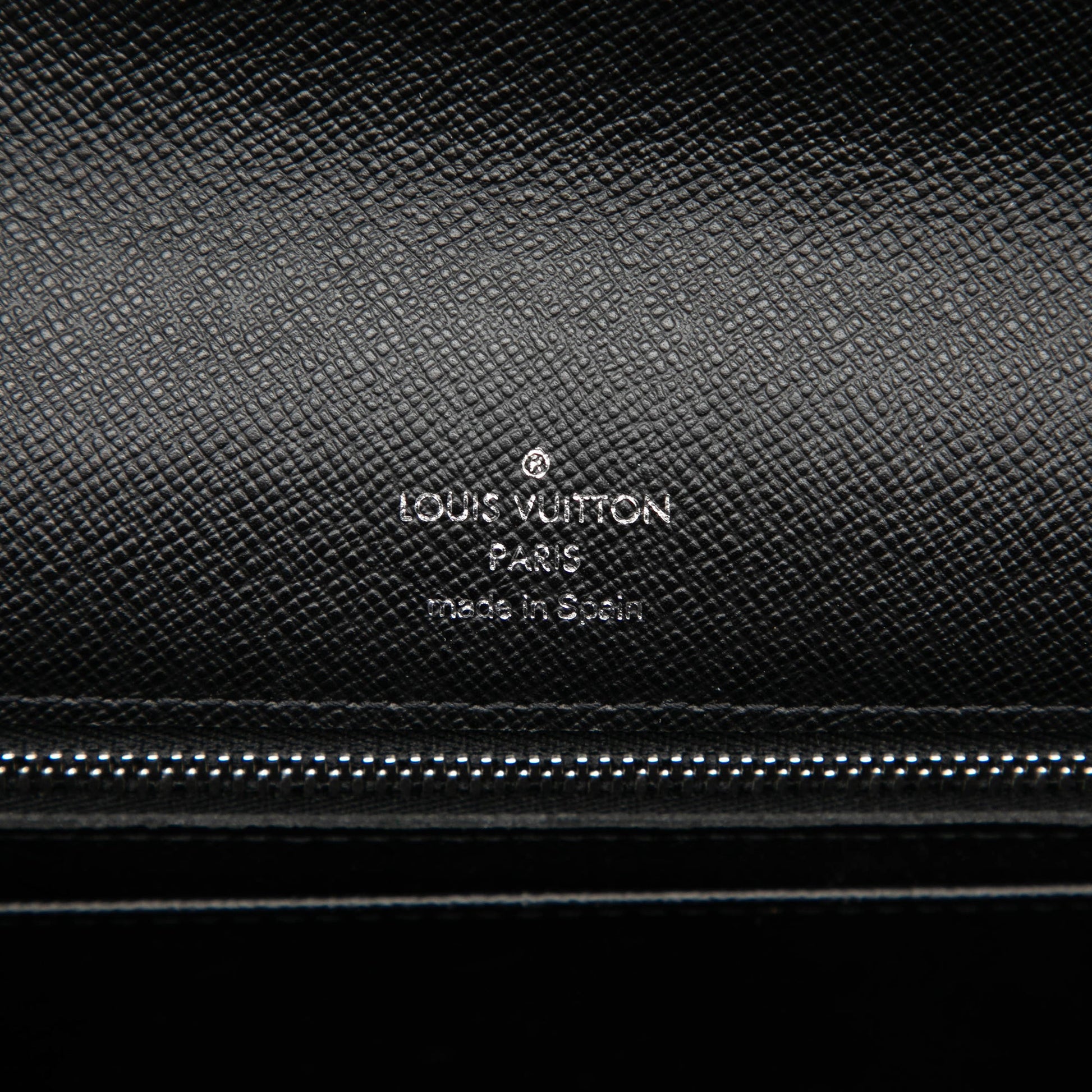 Louis Vuitton Taiga Selenga