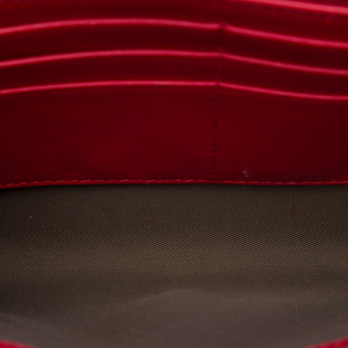 Gucci Calfskin Peony Pearly Clutch — Red