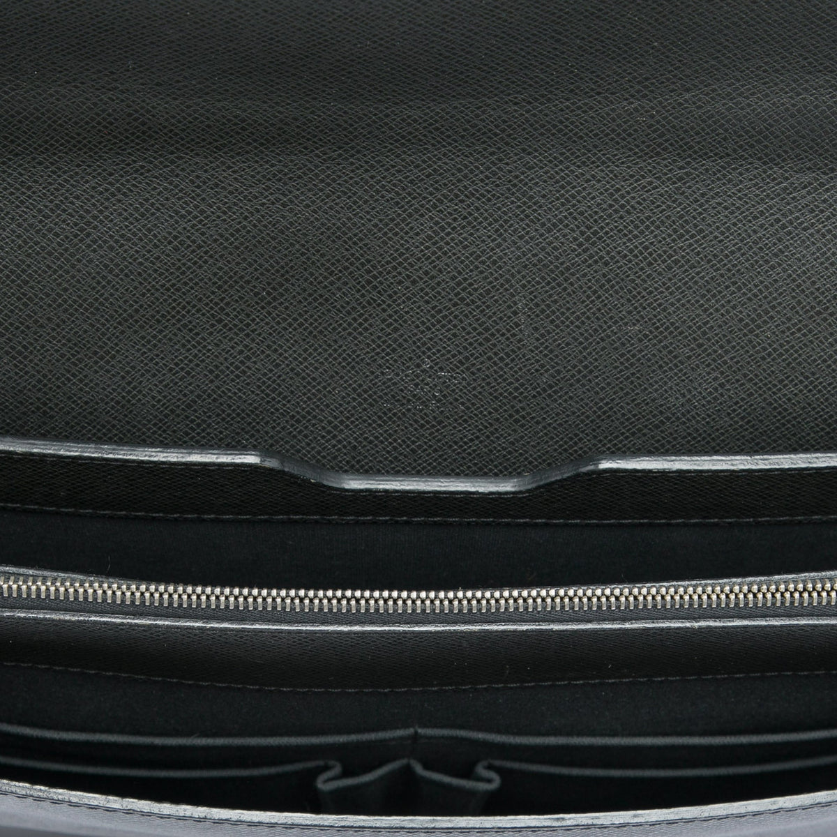Louis Vuitton Taiga Neo Robusto 1 Briefcase — Black