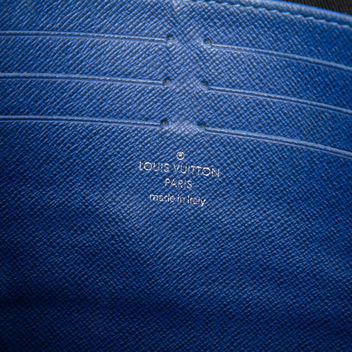 Louis Vuitton Monogram Taigarama Pochette Voyage MM — Blue