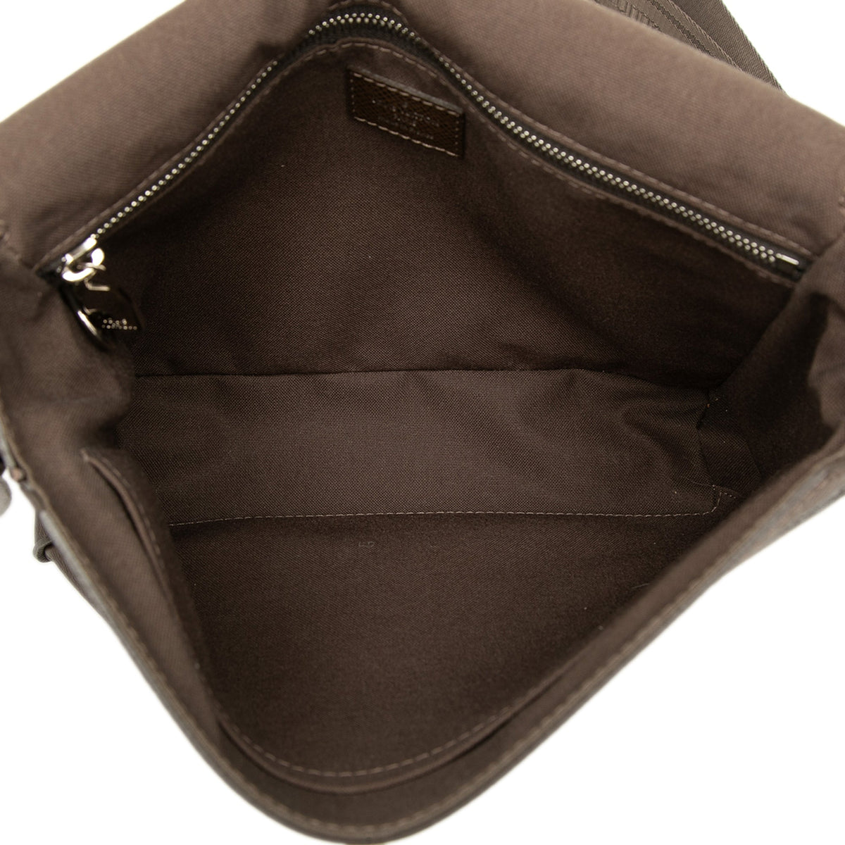 Louis Vuitton Taiga Roman PM