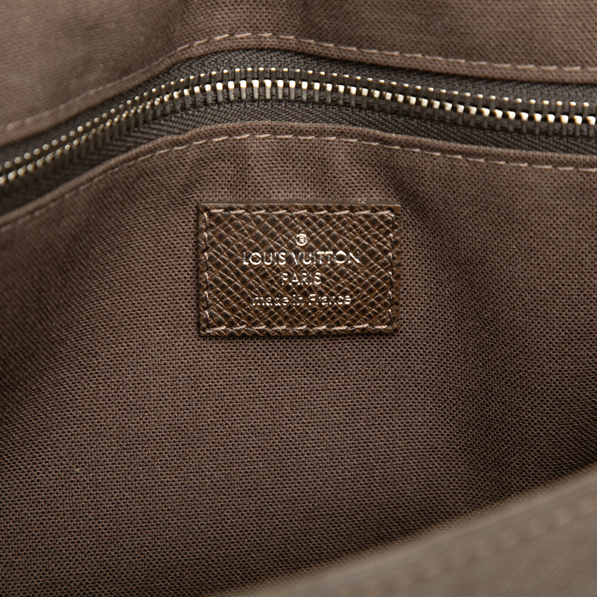 Louis Vuitton Taiga Roman PM
