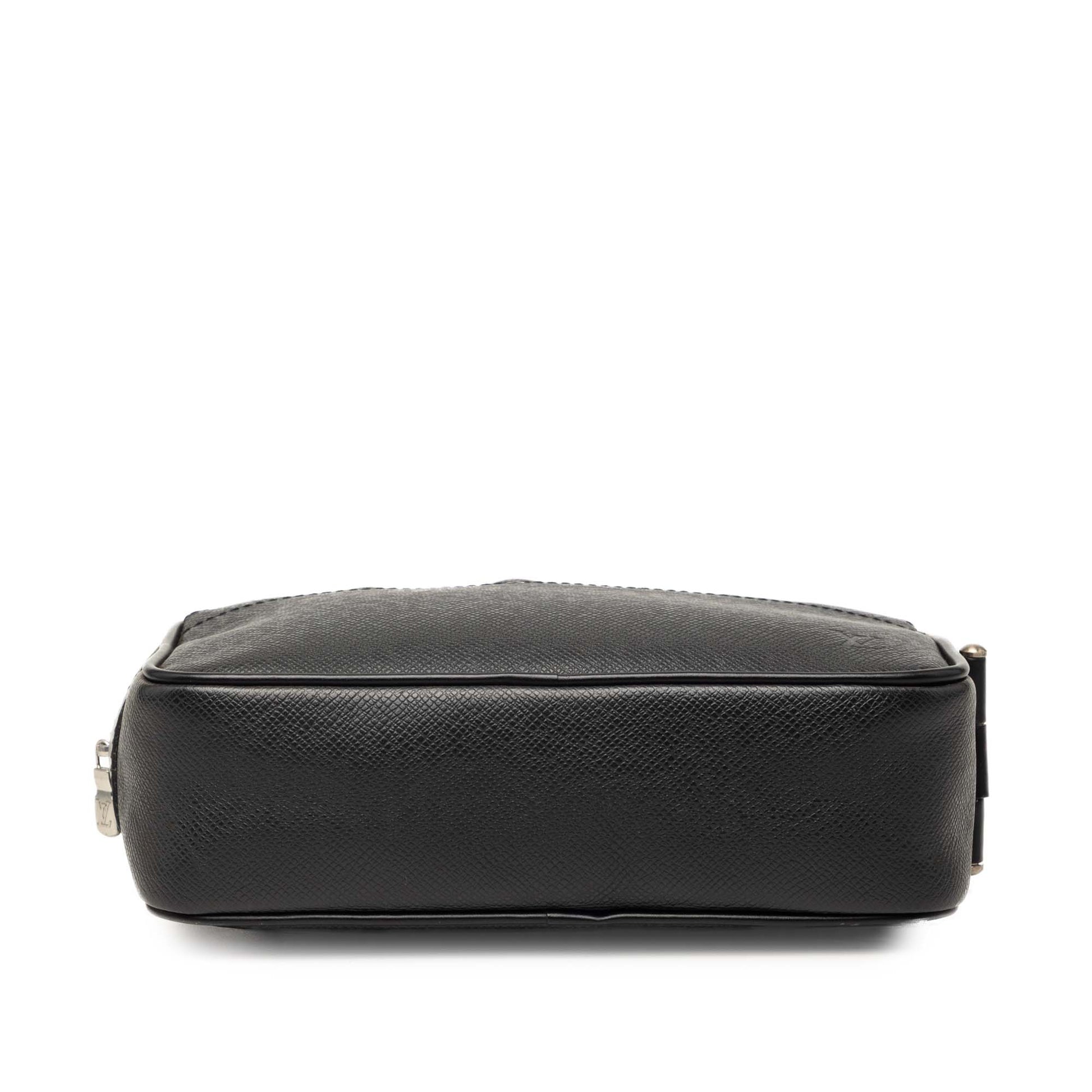 Louis Vuitton Taiga Pochette Kaluga