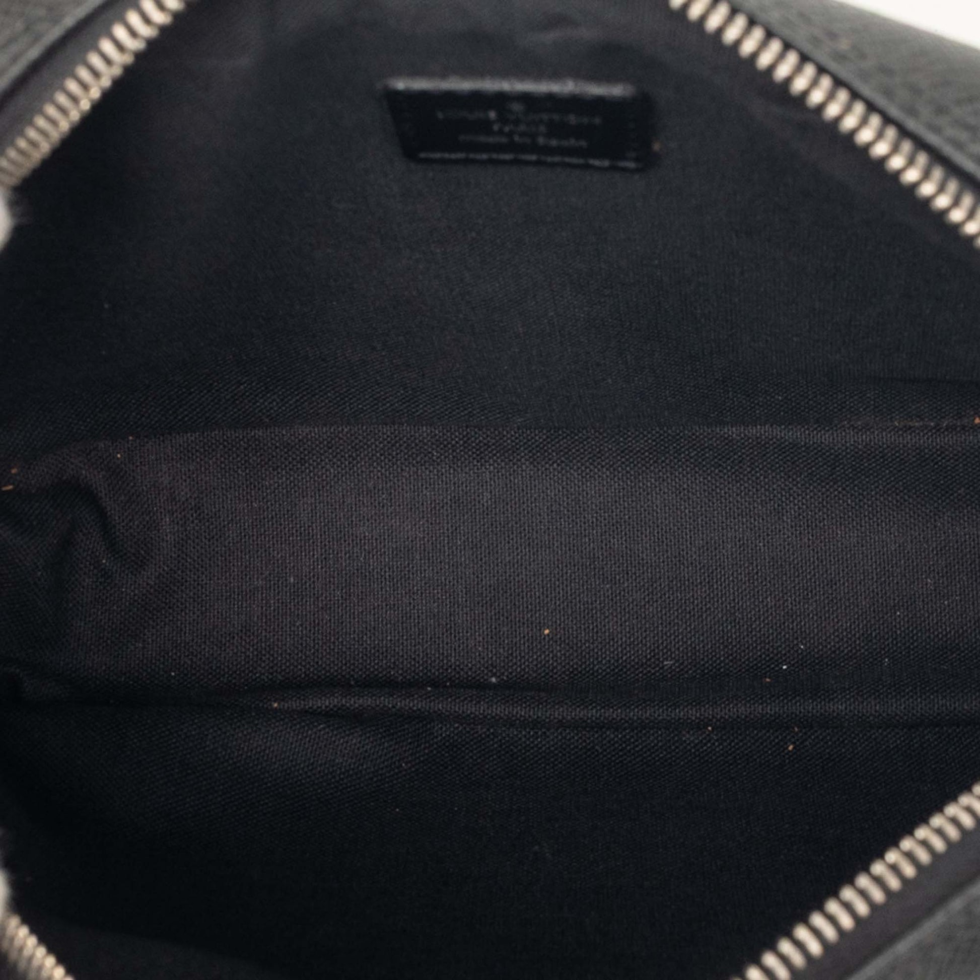 Louis Vuitton Taiga Pochette Kaluga