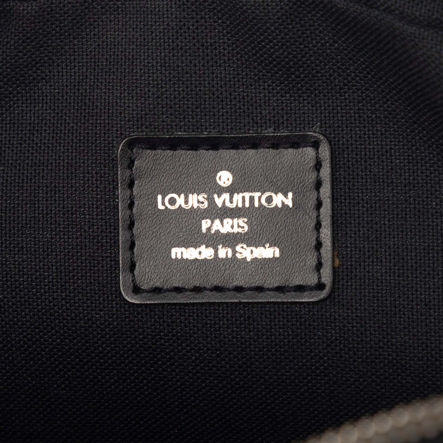 Louis Vuitton Taiga Pochette Kaluga