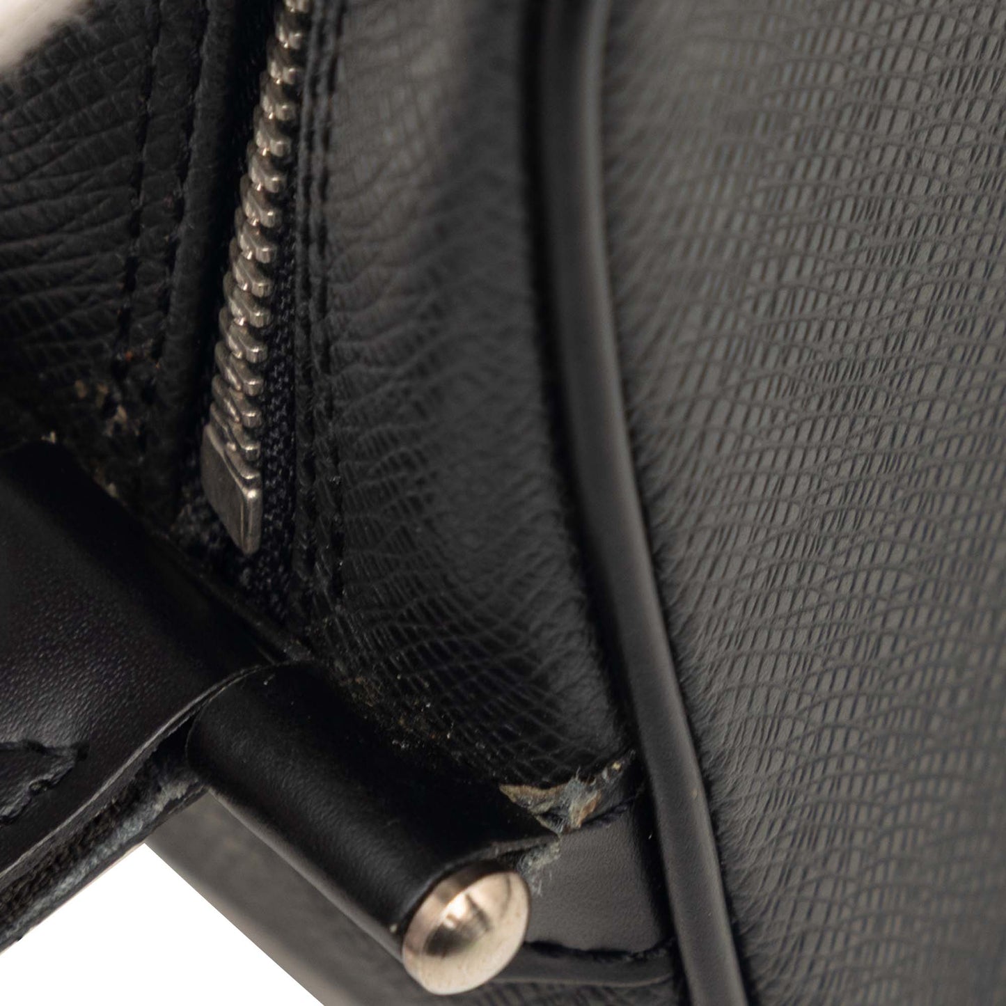 Louis Vuitton Taiga Pochette Kaluga