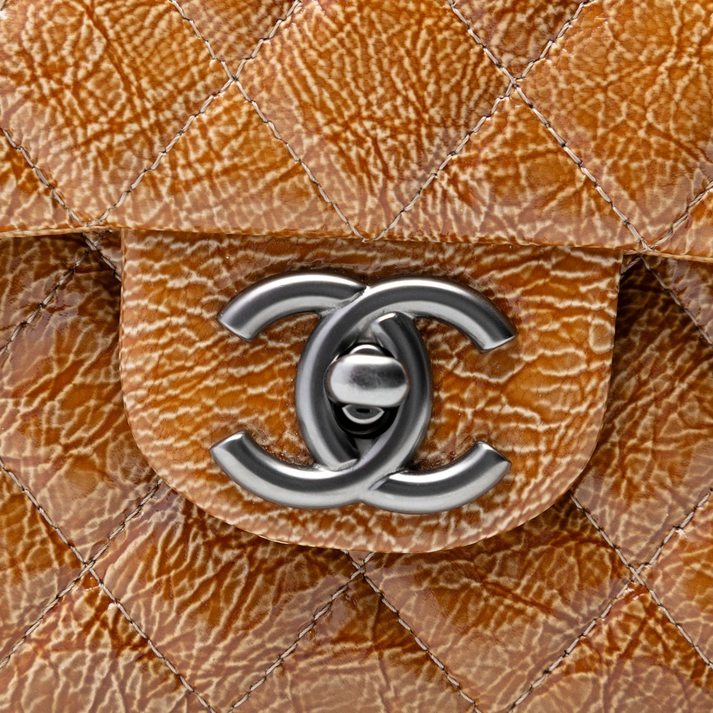 Medium Classic Crinkled Patent Double Flap