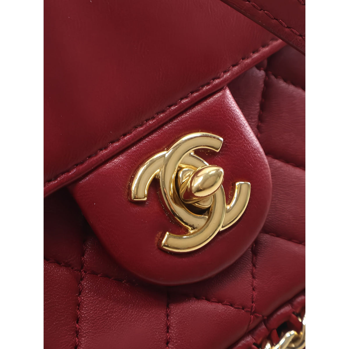 Chanel Small Quilted Lambskin CC Unchained Flap — Red